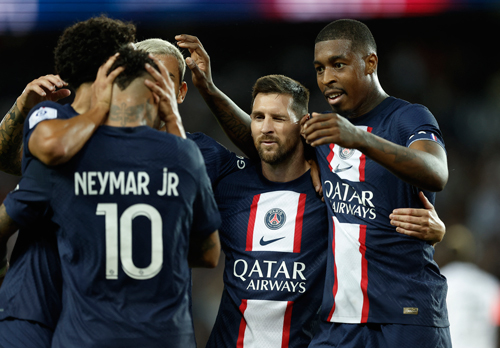 Messi hàn gắn vết nứt của PSG