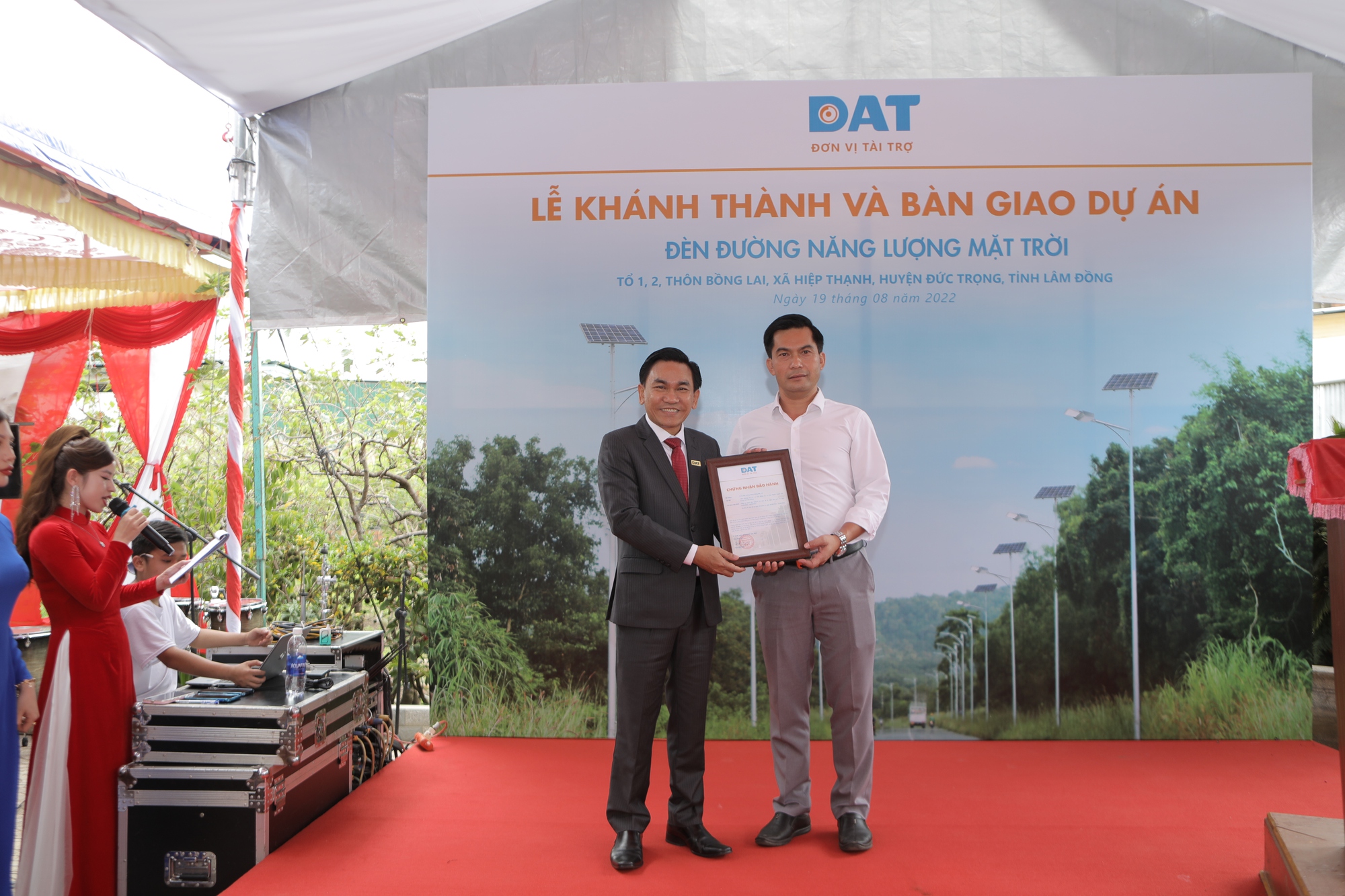 DAT tài trợ đèn đường năng lượng mặt trời tại Lâm Đồng