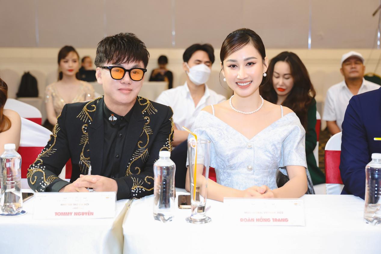 NTK Tommy Nguyễn bất ngờ hội ngộ Hoa hậu Đoàn Hồng Trang
