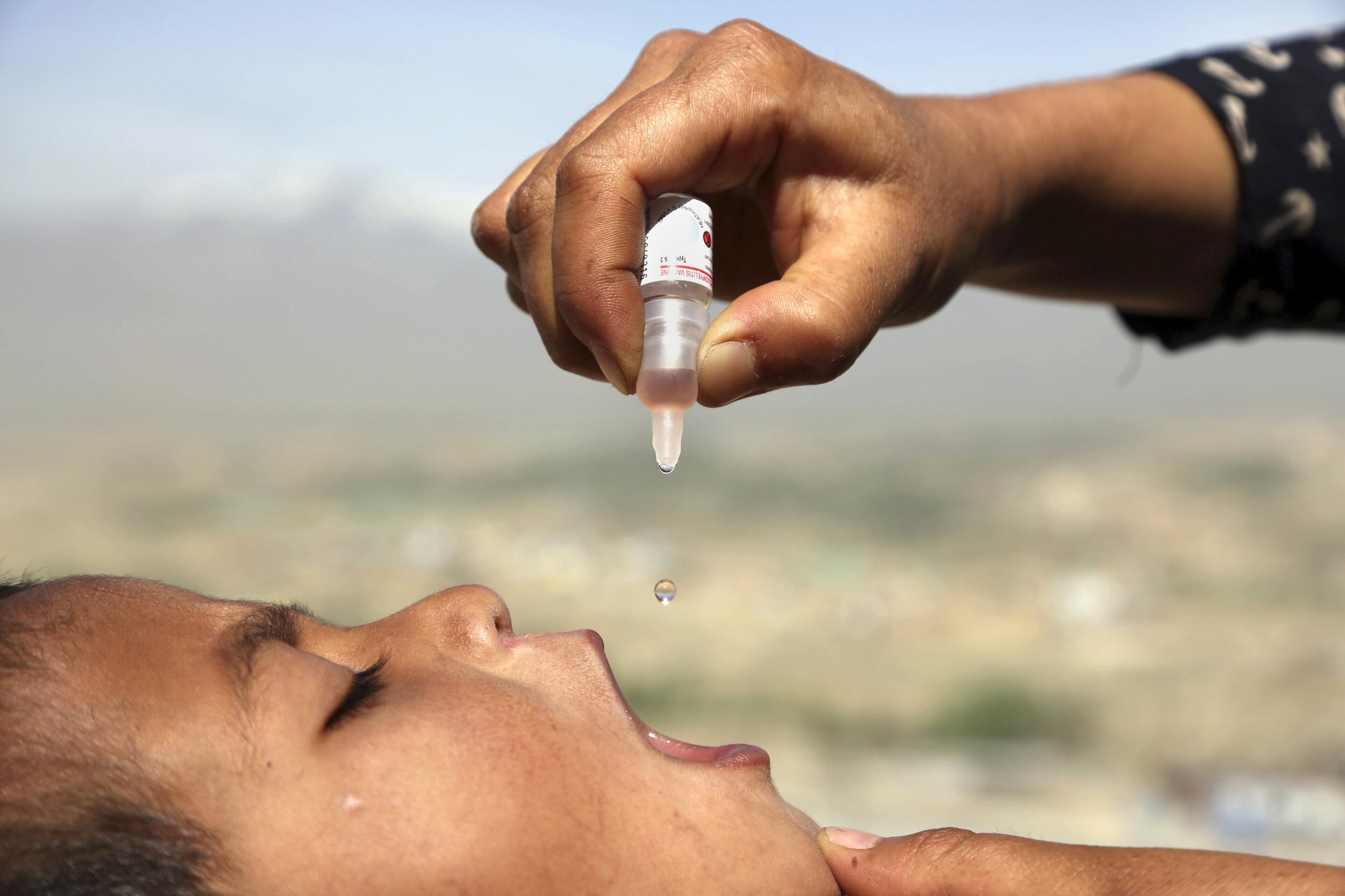 Bệnh nguy hiểm "tái xuất" do virus rơi ra từ vắc-xin rồi đột biến?