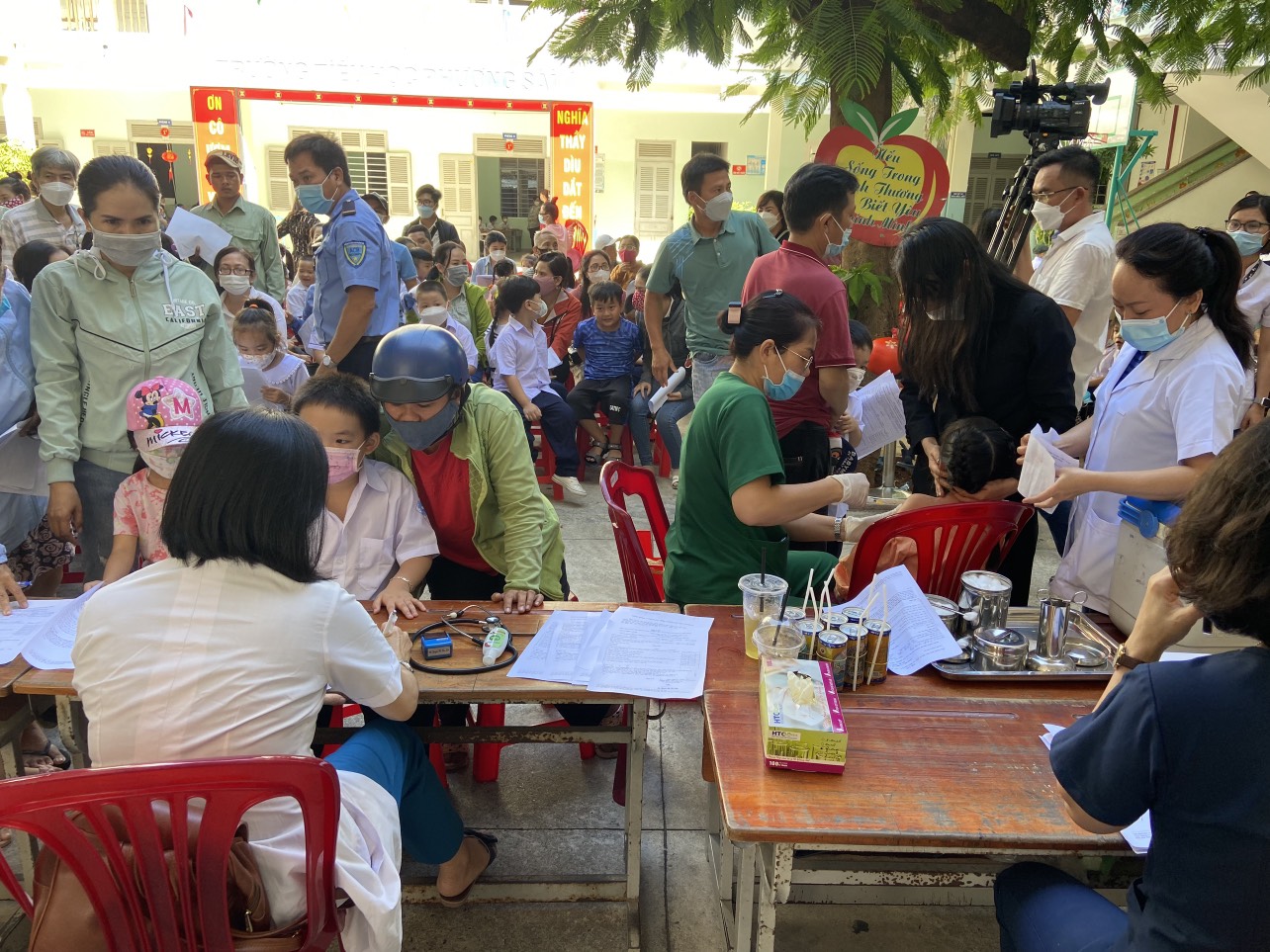 Diễn biến mới vụ "học sinh không tiêm vắc-xin phải học online"
