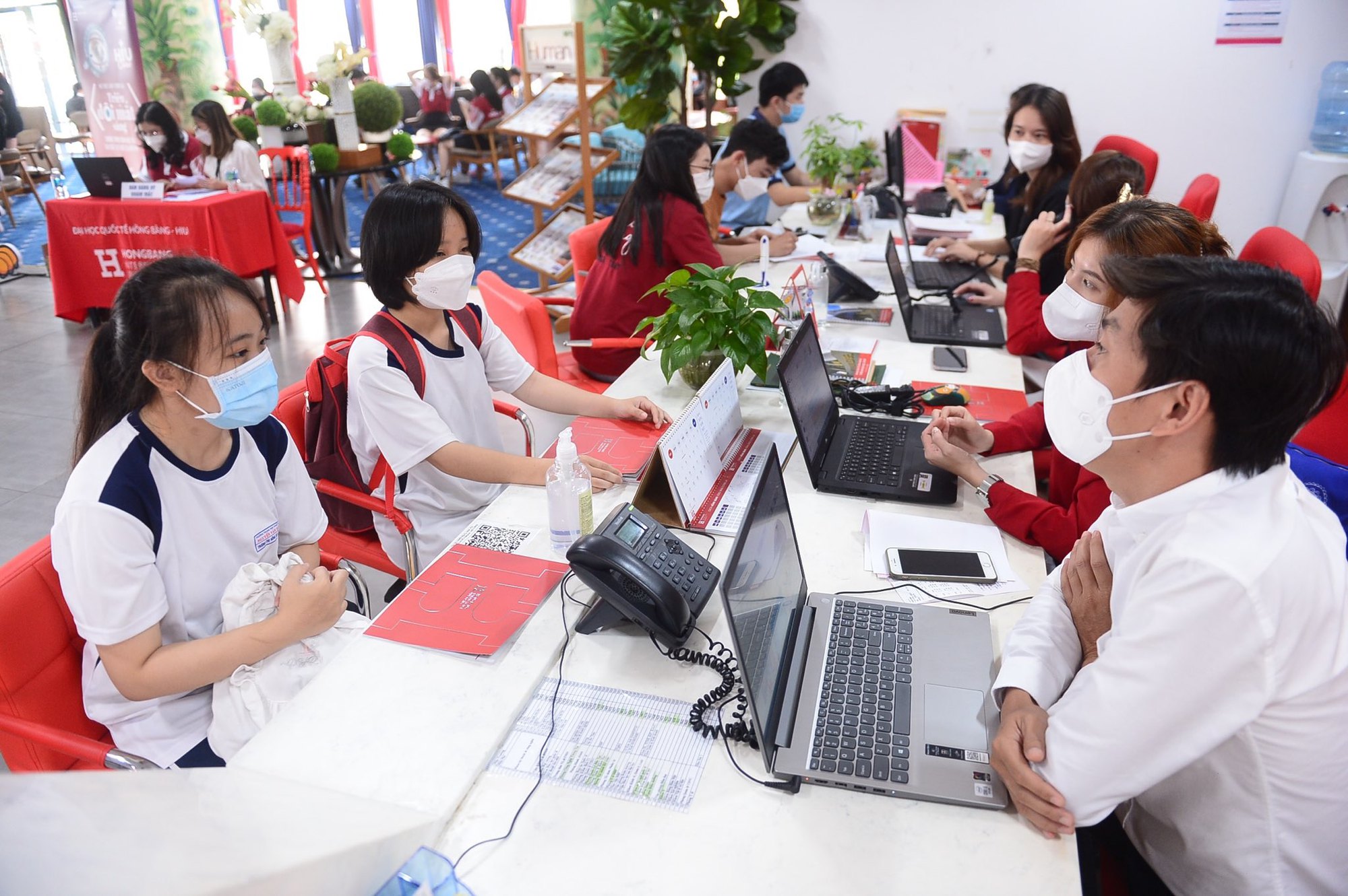 Li&ecirc;n tục điều chỉnh lịch thanh to&aacute;n trực tuyến - Ảnh 1.
