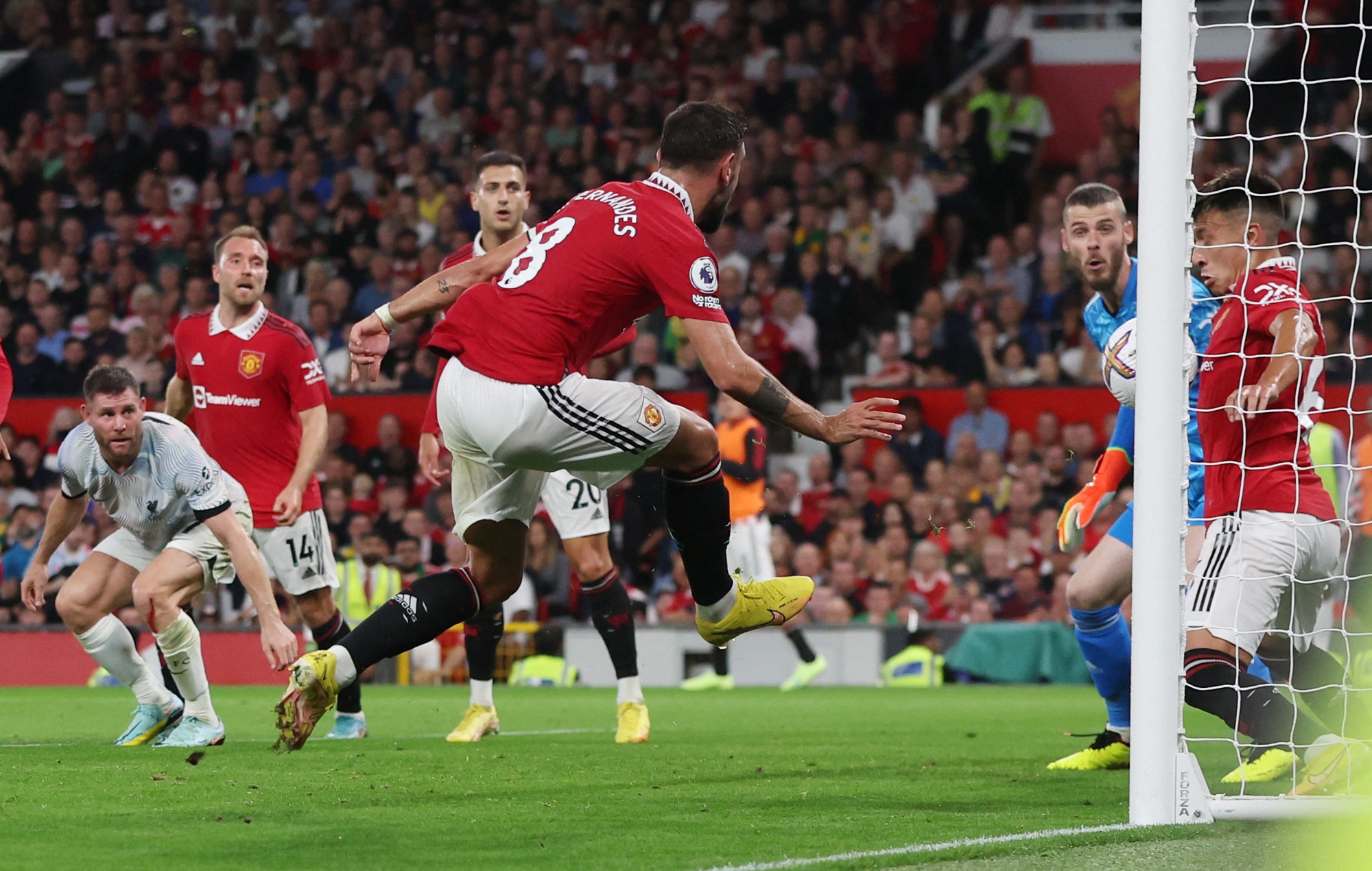 Man United thắng đại chiến, Liverpool gục ng&atilde; Old Trafford - Ảnh 4.