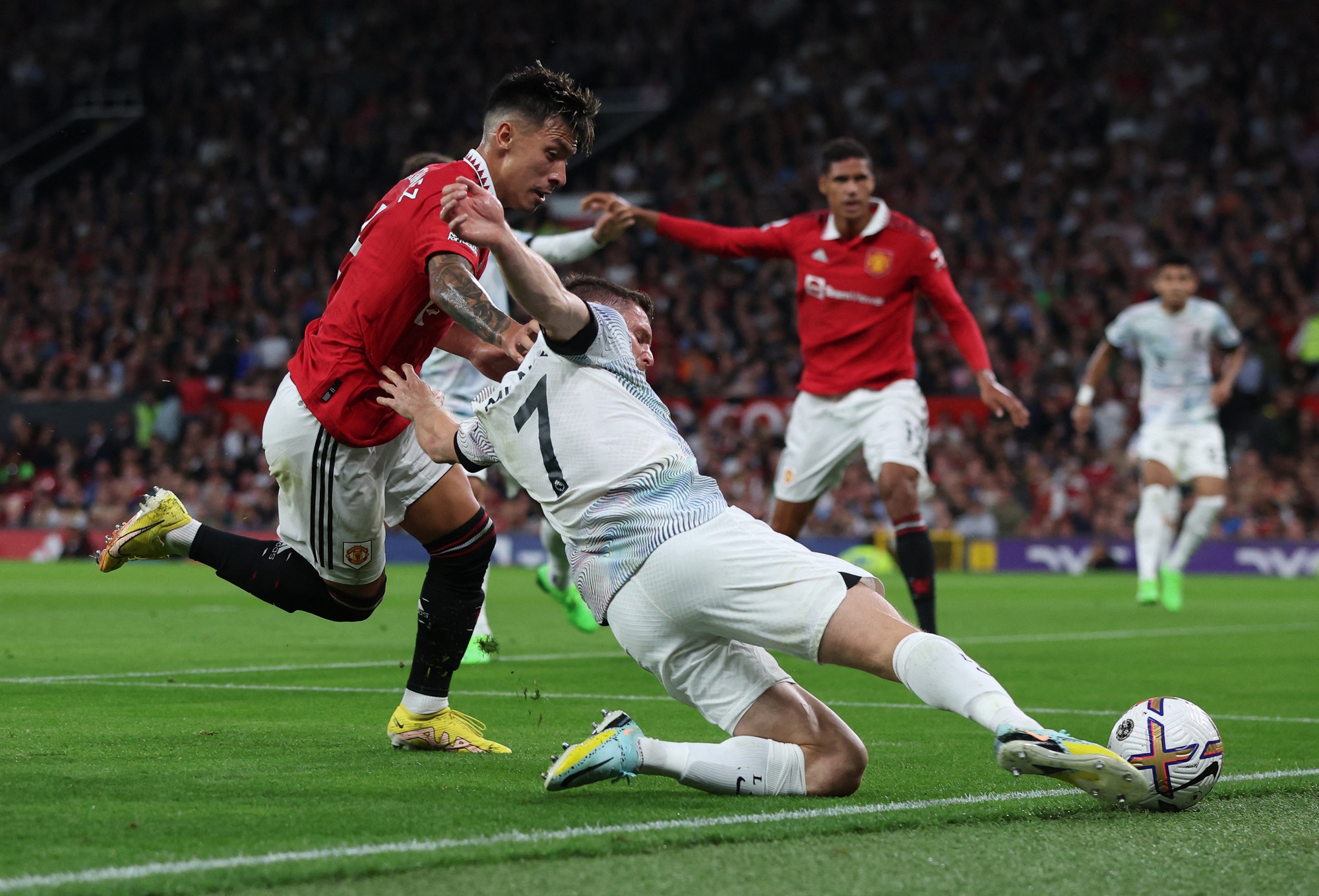 Man United thắng đại chiến, Liverpool gục ng&atilde; Old Trafford - Ảnh 2.