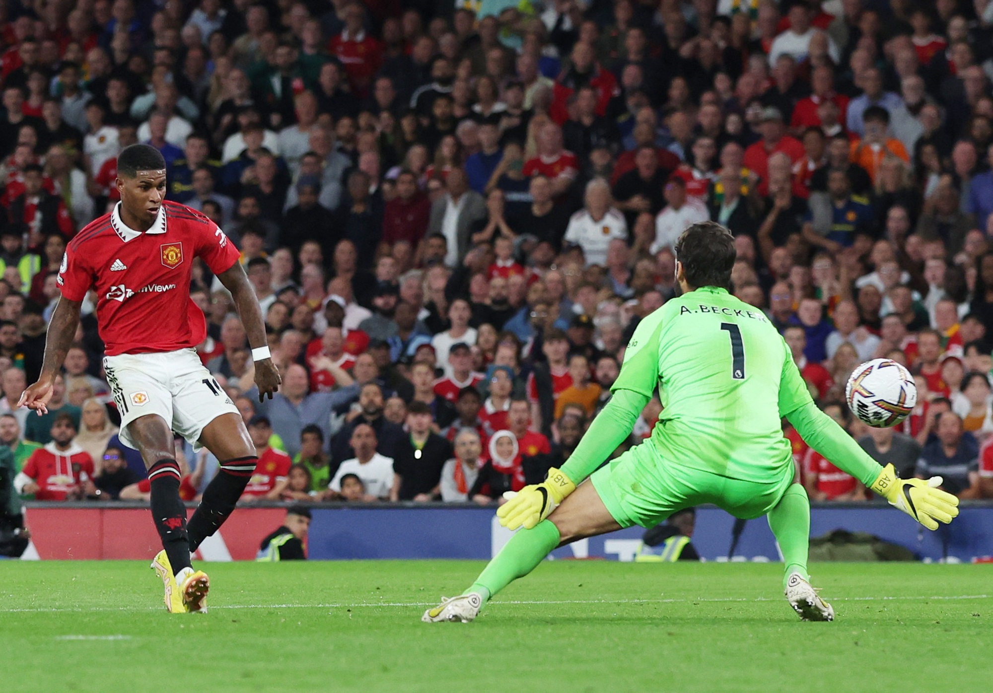 Man United thắng đại chiến, Liverpool gục ng&atilde; Old Trafford - Ảnh 5.