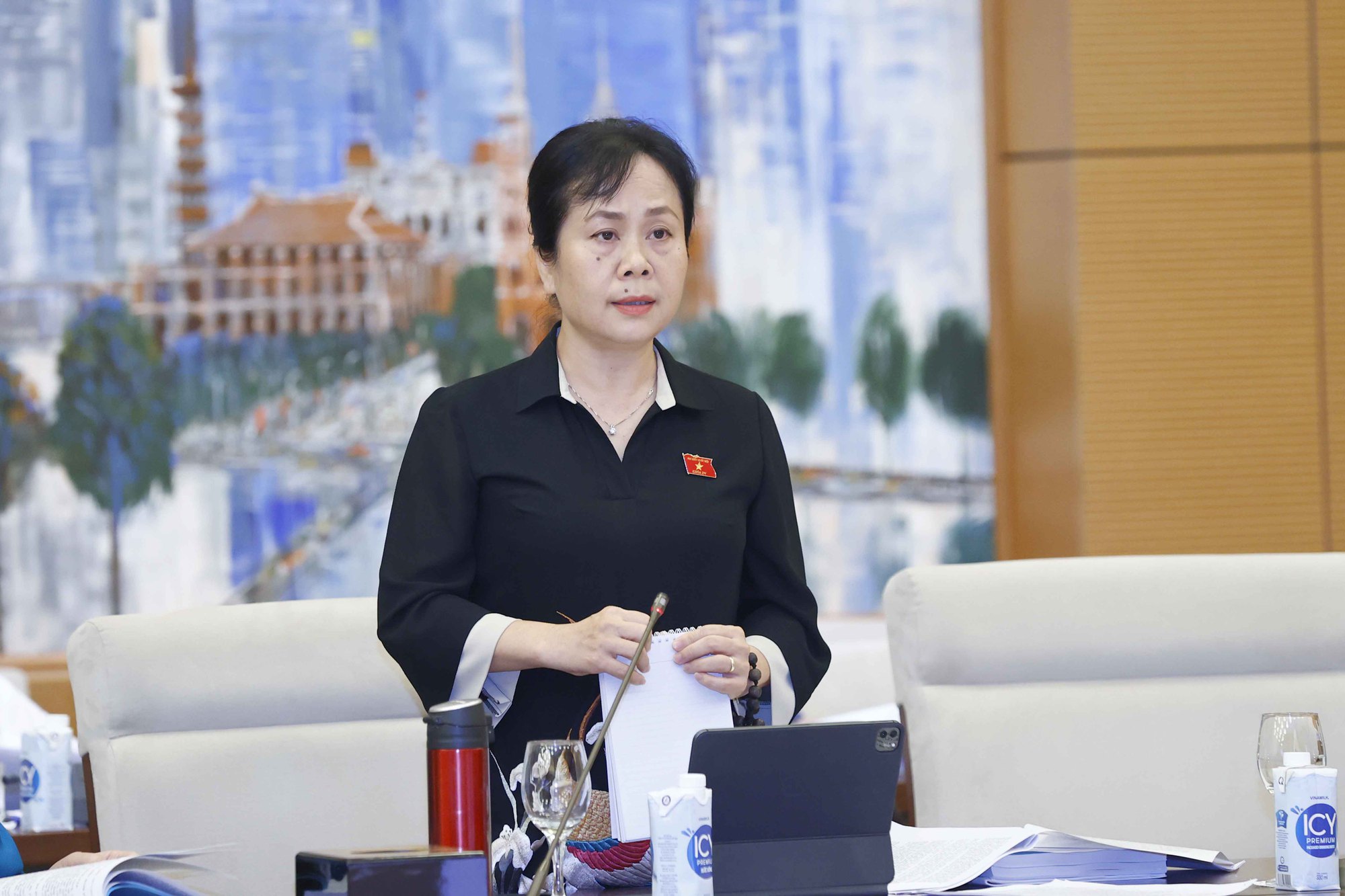 Chủ tịch Quốc hội: Nhật Bản bật điều h&ograve;a 28 độ, Việt Nam đến c&ocirc;ng sở bật 18-20 độ cả ng&agrave;y - Ảnh 2.
