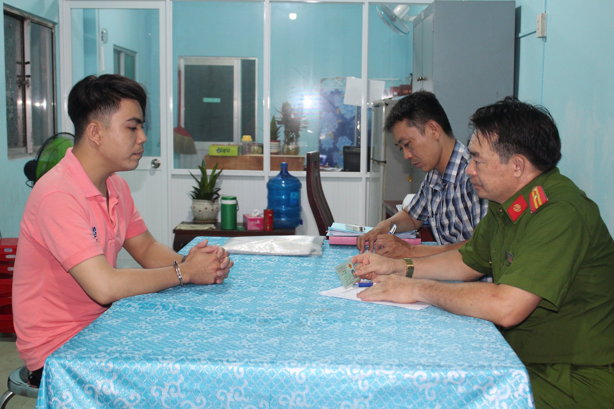 Hai cô gái bán hàng online bị hiếp dâm khi đi giao hàng ở TP HCM