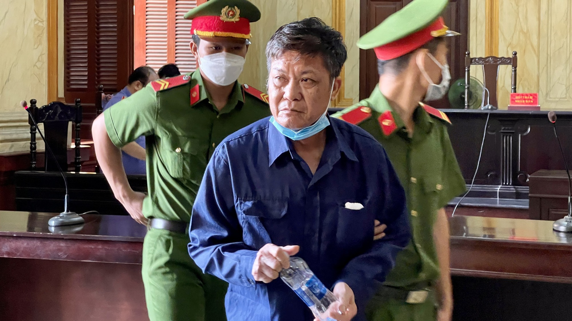 Hoãn xử nguyên Giám đốc Trung tâm XNK Vinacafe và đồng phạm