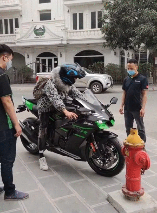 Kẻ nổ s&uacute;ng cướp ng&acirc;n h&agrave;ng hơn 3,5 tỉ đồng rồi đi mua xe ph&acirc;n khối lớn lĩnh &aacute;n - Ảnh 2.