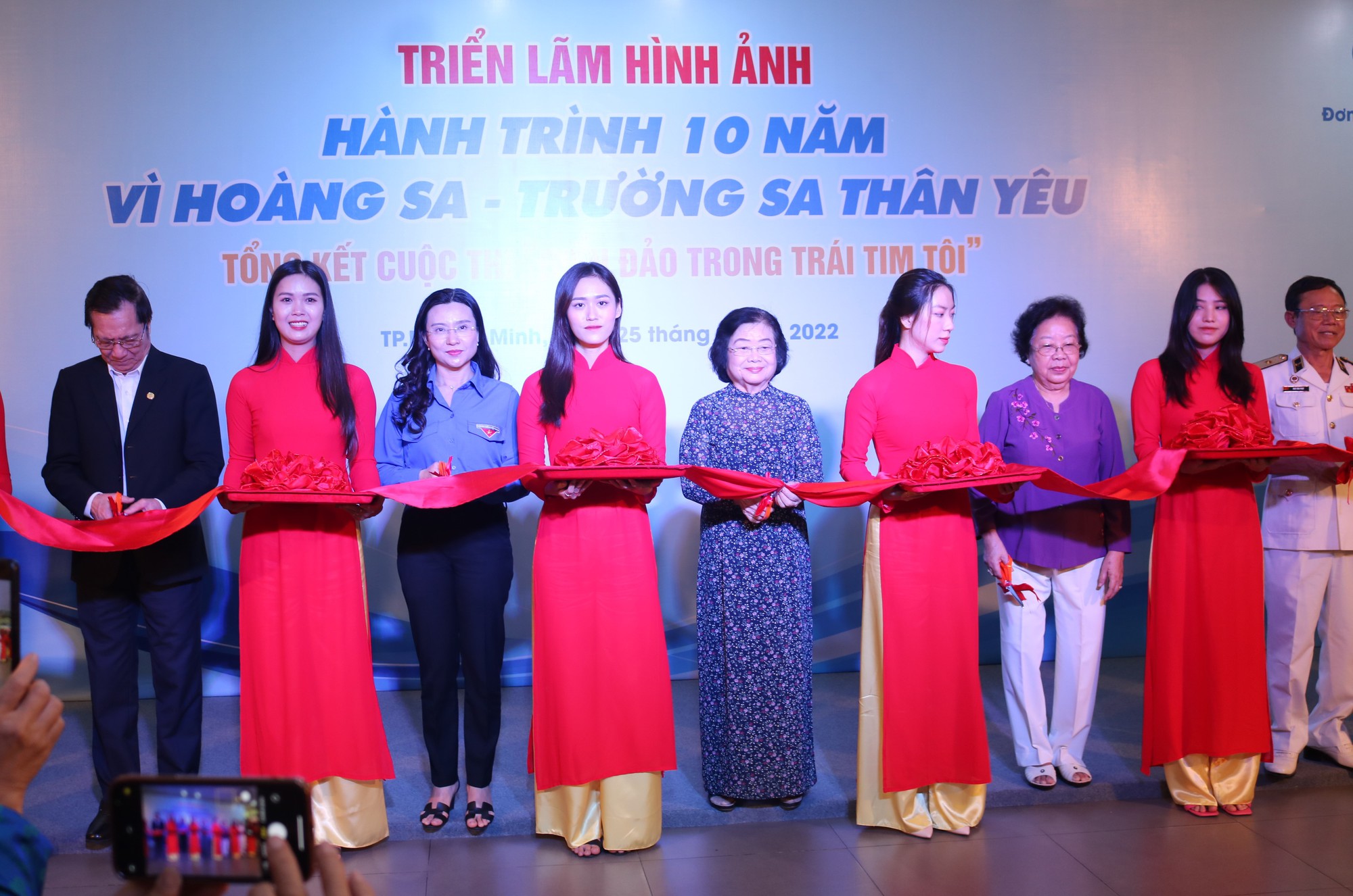 CLIP: Chuyện về bức ảnh Ph&uacute;t chia tay! - Ảnh 1.
