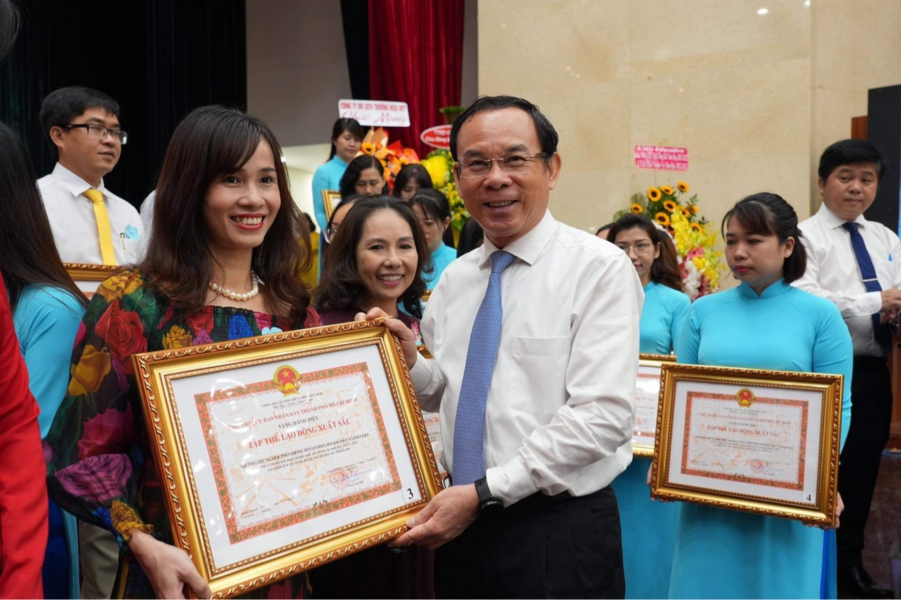 Vượt kh&oacute;, x&acirc;y dựng nền gi&aacute;o dục thực chất - Ảnh 1.