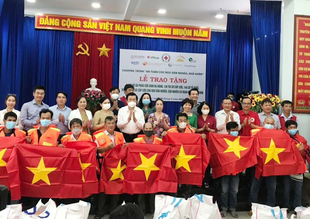 Cải thiện điều kiện lao động, tuyên truyền pháp luật cho ngư dân