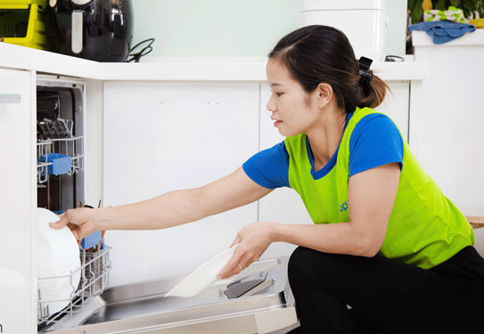 Tăng lương cơ bản cho lao động giúp việc gia đình tại Đài Loan