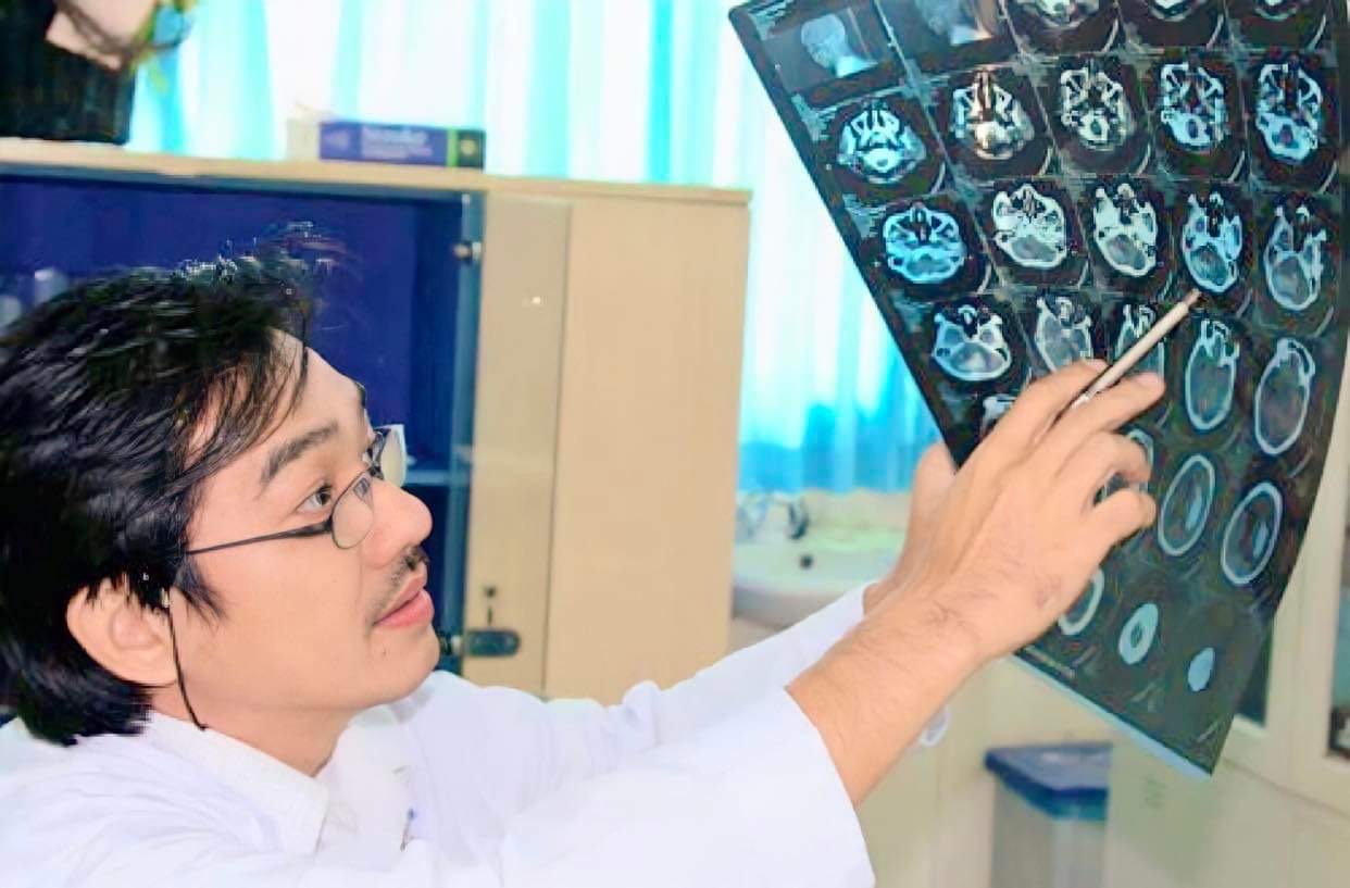 NGƯỜI MẮC BỆNH NAN Y THOÁT CHẾT KỂ CHUYỆN (kỳ 7): Giành bệnh nhân đột quỵ từ tay Diêm vương!- Ảnh 2.