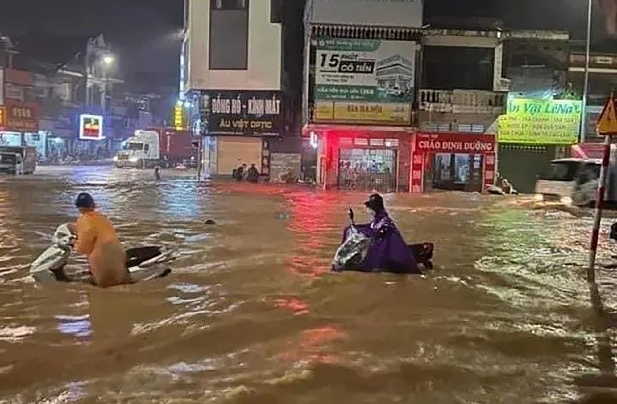 Quảng Ninh nhiều nơi ngập sâu do mưa lớn trong bão số 3
