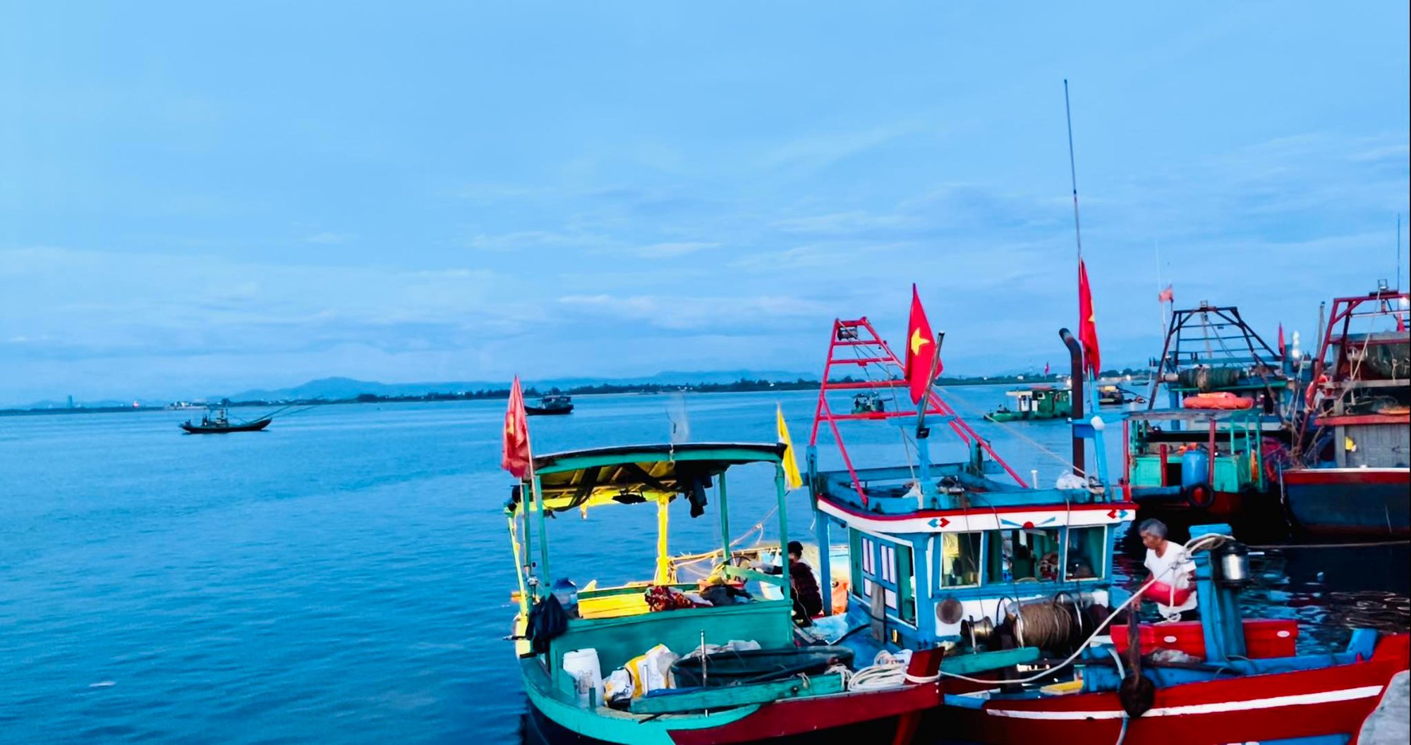 2 thuyền cá cùng 9 ngư dân gặp nạn trên vùng biển Hà Tĩnh