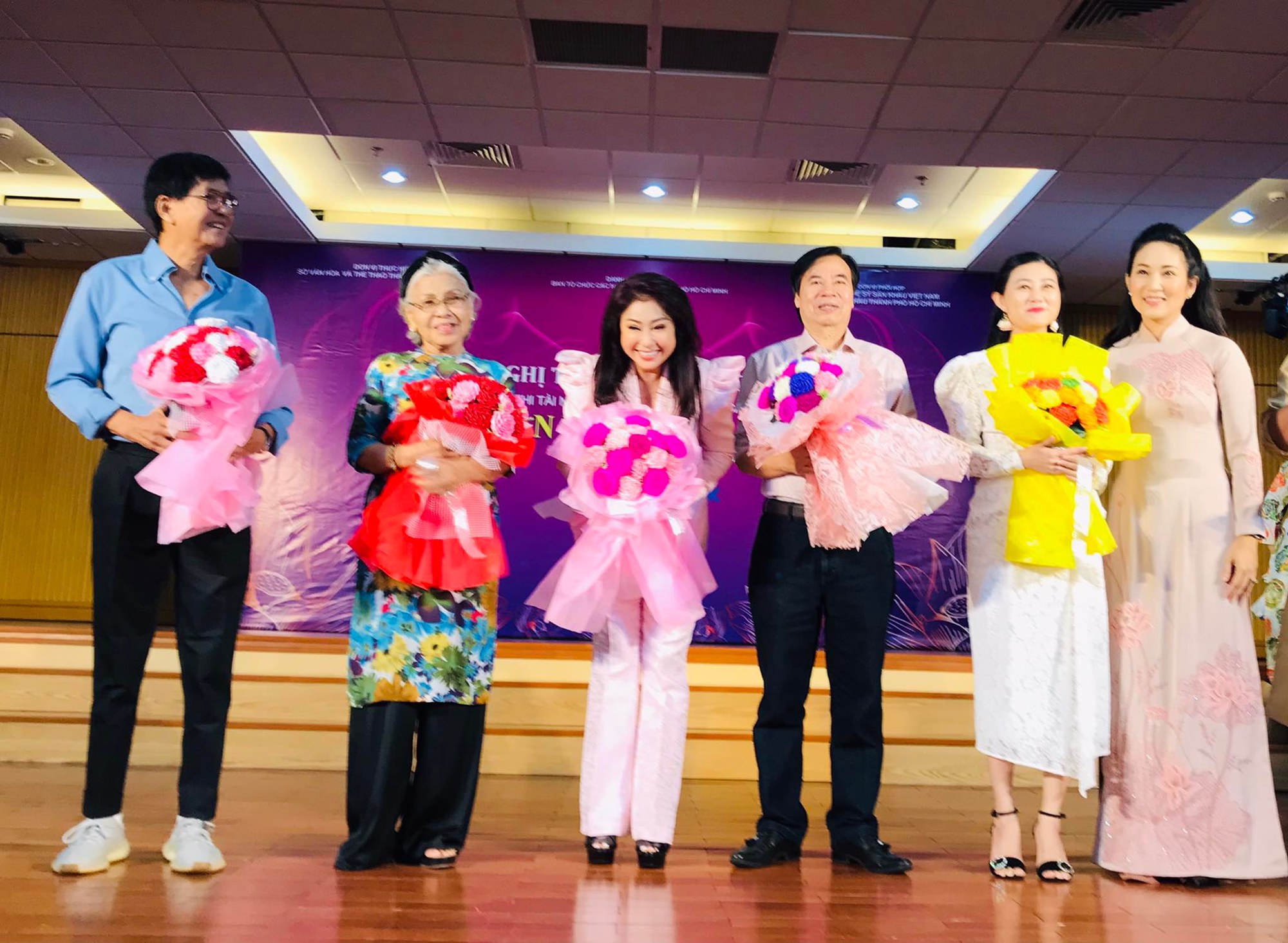 Nghệ sĩ, nh&agrave; b&aacute;o n&agrave;o sẽ ngồi ghế n&oacute;ng Cuộc thi Trần Hữu Trang 2022? - Ảnh 4.