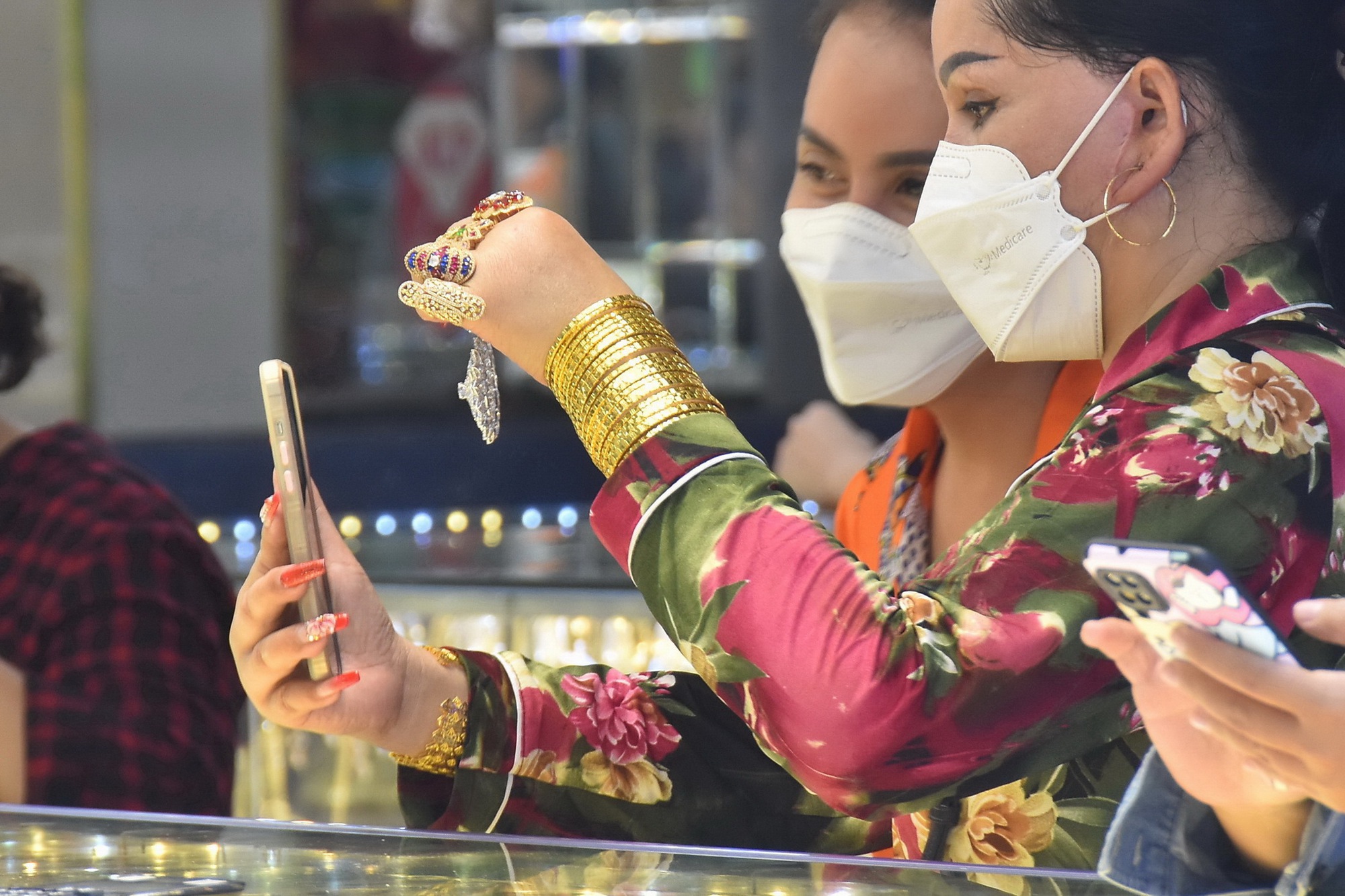 Giá vàng hôm nay 26-8: Bị “đánh xuống” sau khi tăng mạnh