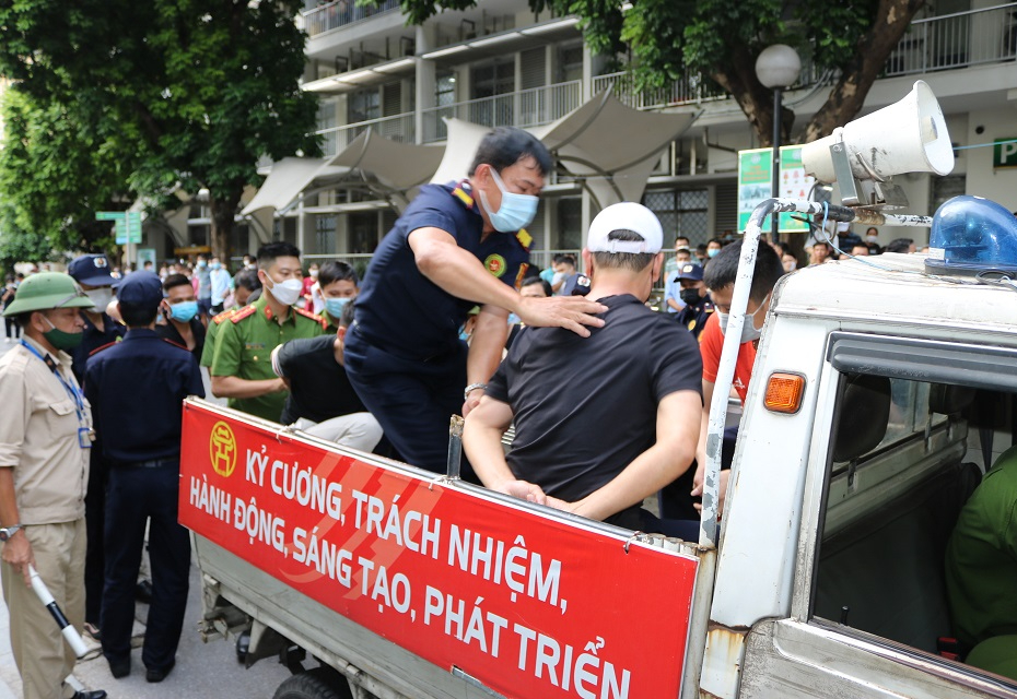 Tạm giữ hình sự đối tượng gây rối tại Bệnh viện Bạch Mai