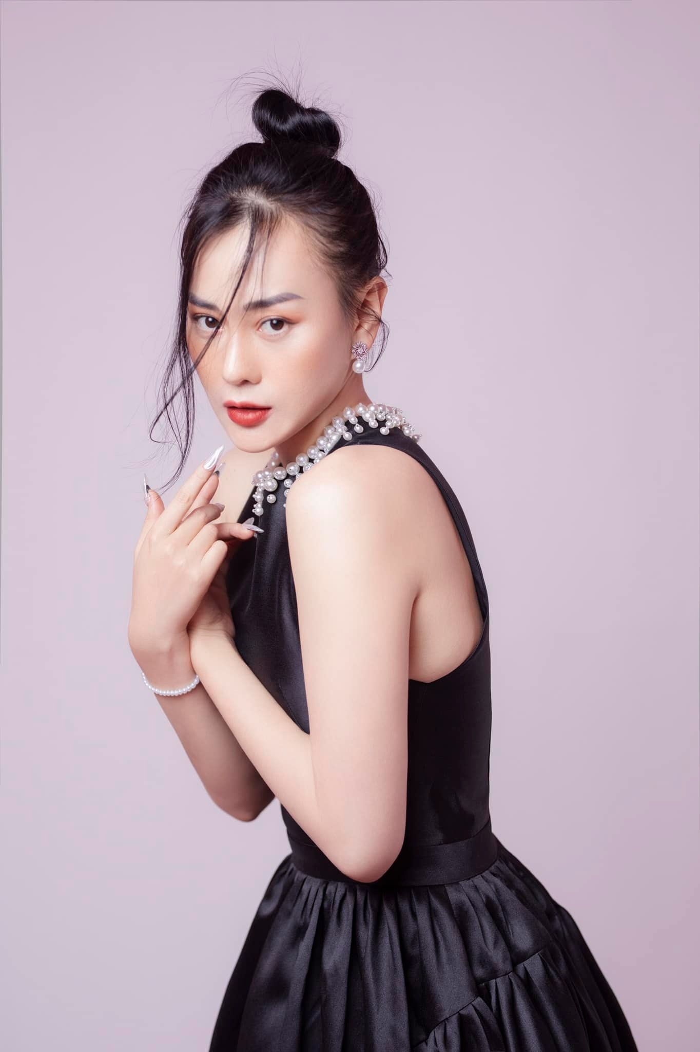 Vẻ đẹp nóng bỏng của Phương Oanh Quỳnh Búp bê - Ảnh 3.