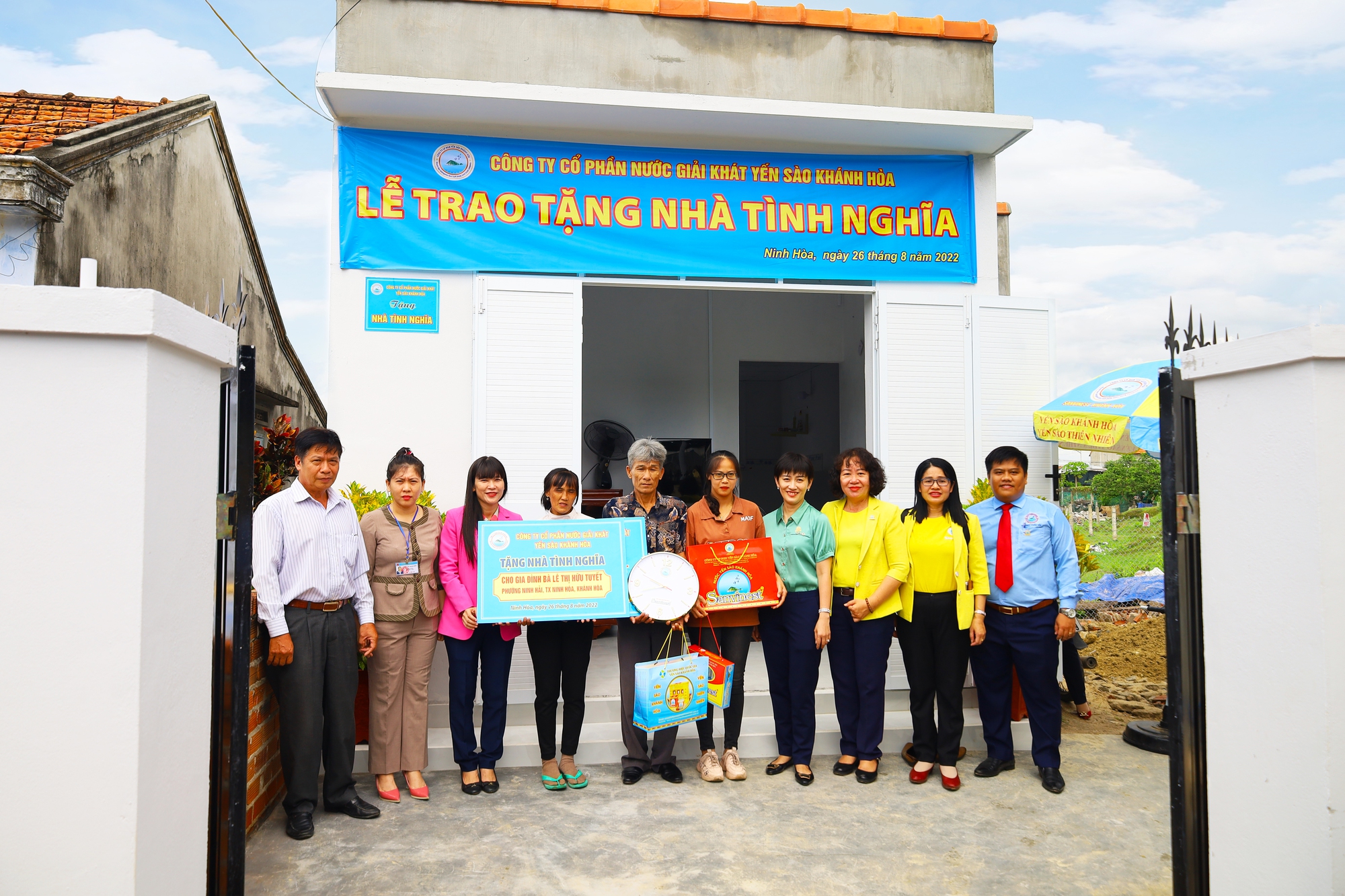 Yến s&agrave;o Kh&aacute;nh H&ograve;a đồng h&agrave;nh c&ugrave;ng người ngh&egrave;o, trẻ em vượt kh&oacute; học giỏi - Ảnh 1.