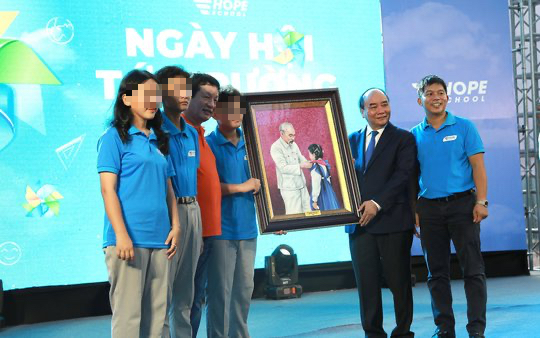 Chủ tịch nước dự “Ngày hội tới trường” cùng học sinh mồ côi vì Covid-19 - Ảnh 2.