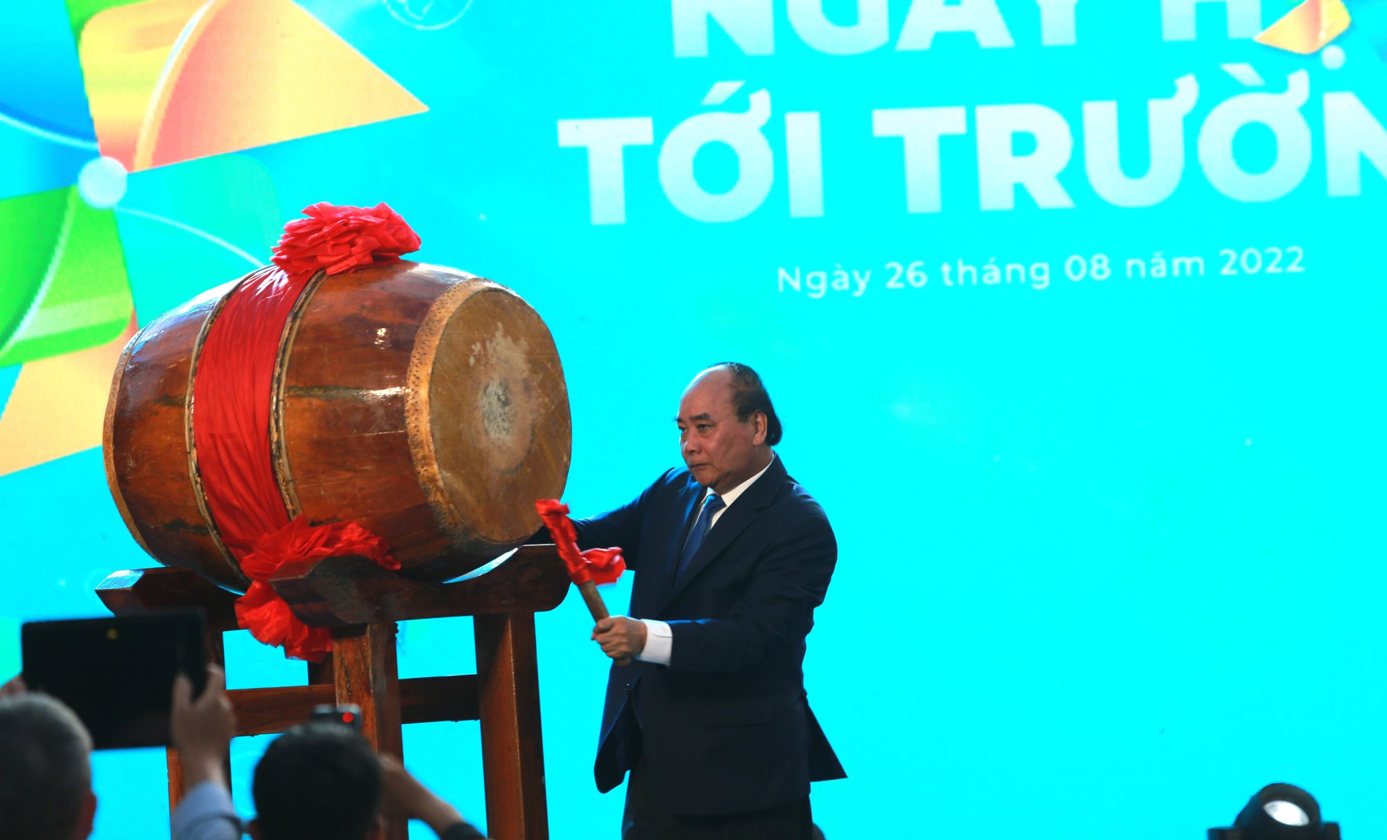 Chủ tịch nước dự “Ngày hội tới trường” cùng học sinh mồ côi vì Covid-19 - Ảnh 3.