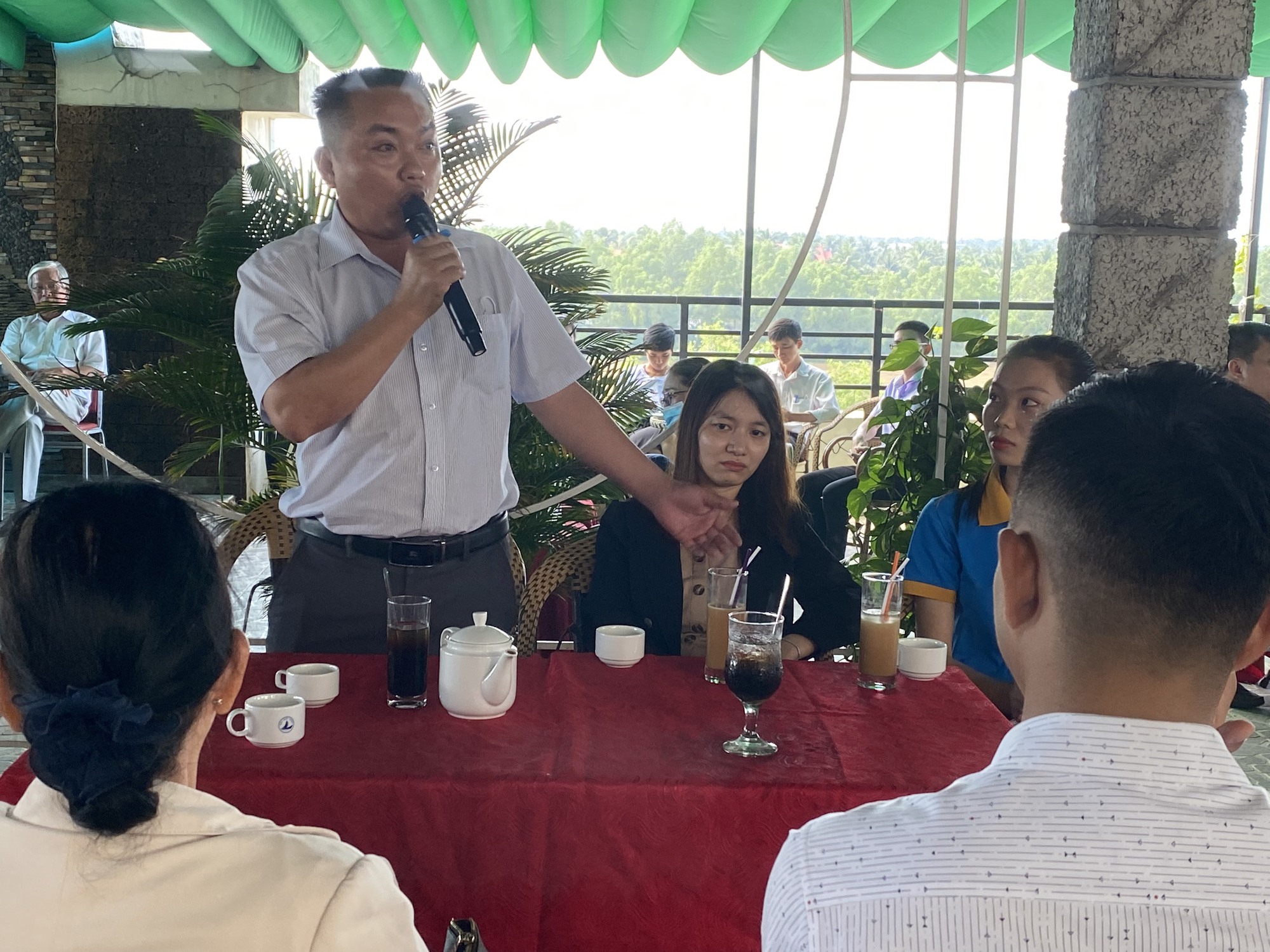 Nhiều c&ocirc;ng ty n&ecirc;u bức x&uacute;c tại c&agrave; ph&ecirc; doanh nghiệp ở Bến Tre - Ảnh 1.