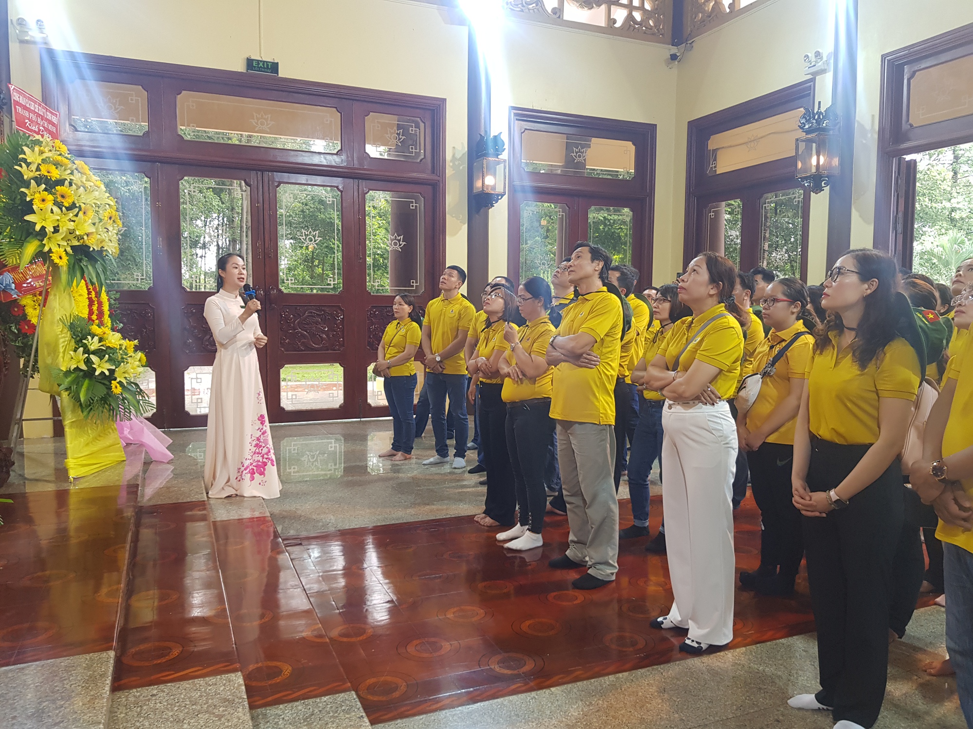 Cán bộ Công đoàn về thăm quê hương Bác Tôn