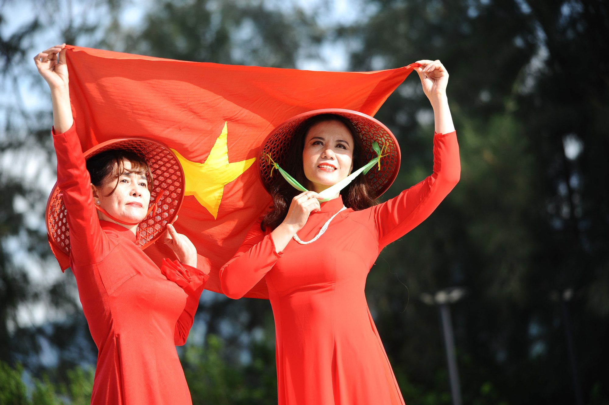 CUỘC THI ẢNH THIÊNG LIÊNG CỜ TỔ QUỐC: Rạng ngời đất nước tôi - Ảnh 1.