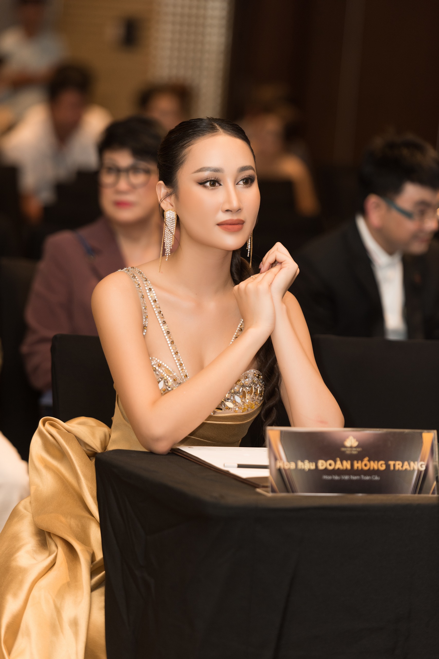Vẻ đẹp của Hoa hậu Đoàn Hồng Trang tại sự kiện họp báo - Ảnh 5.