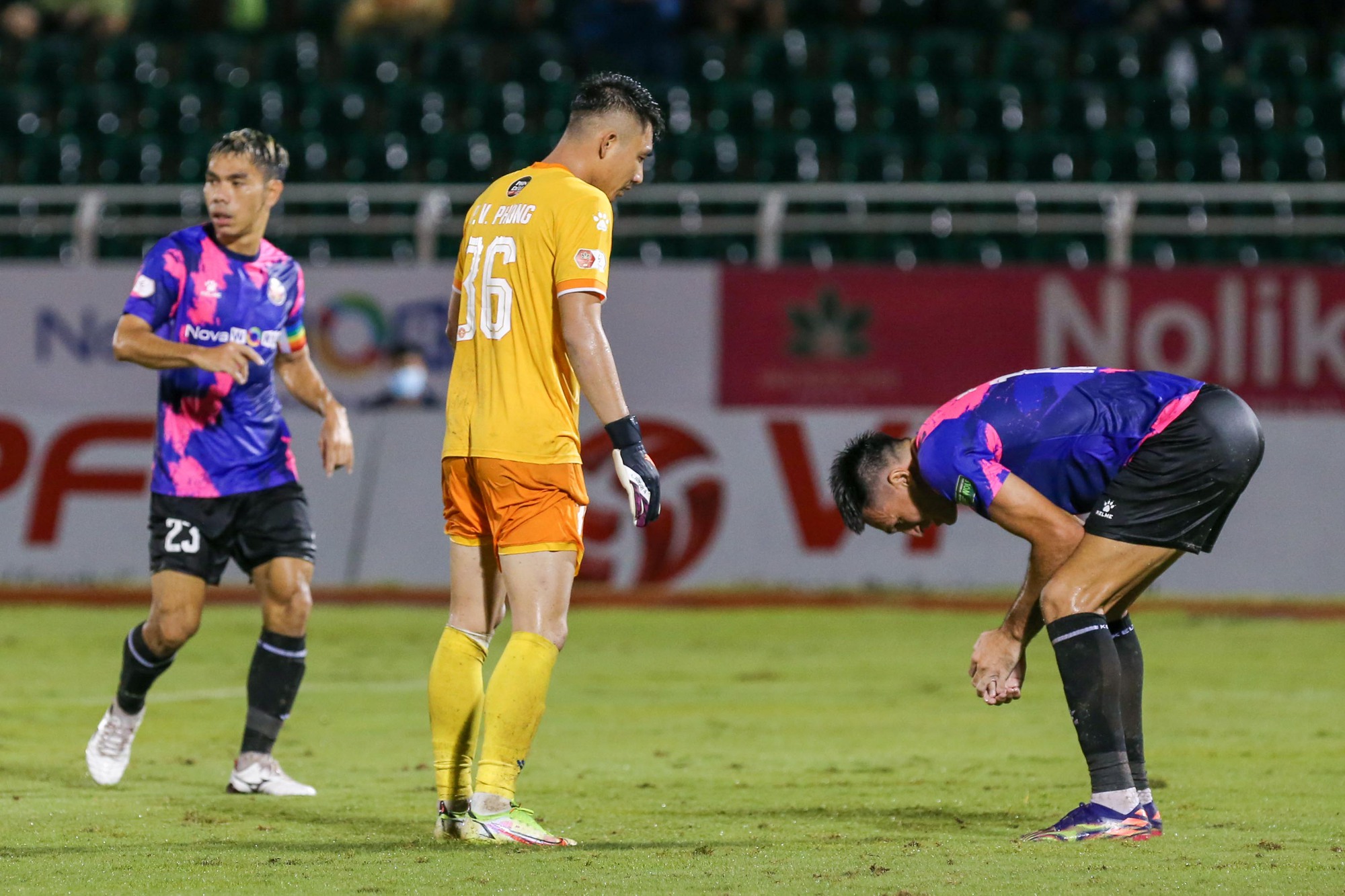 Đỗ Merlo bật khóc sau khi lấy công chuộc tội giúp Sài Gòn FC chiến thắng - Ảnh 3.