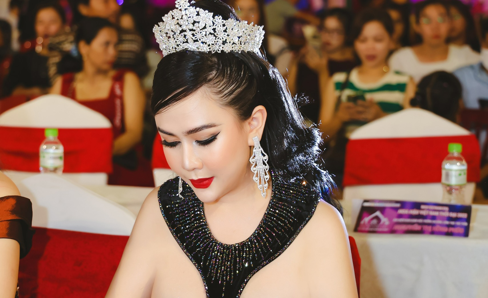 Hoa hậu Lý Kim Ngân tiếp tục ngồi ghế nóng giám khảo