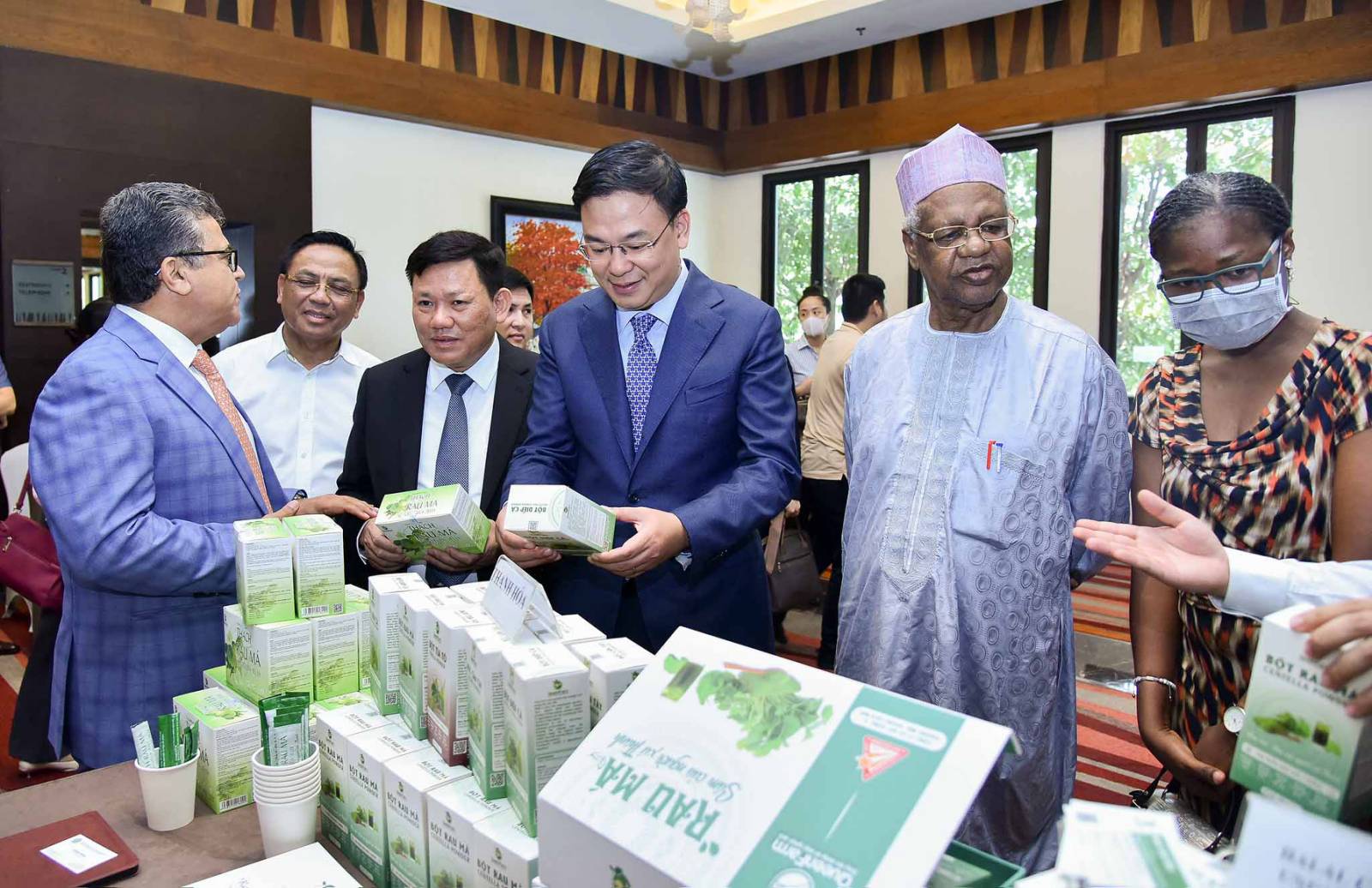 Thứ trưởng Bộ Ngoại giao H&agrave; Kim Ngọc: Hỗ trợ kh&aacute;t vọng ph&aacute;t triển của địa phương