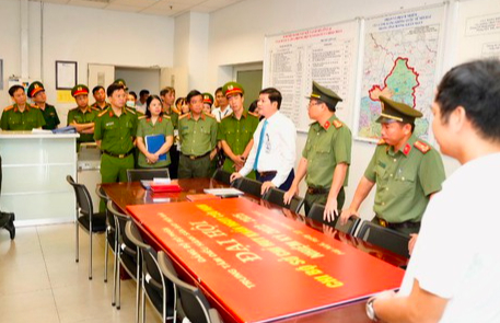 Cận cảnh Nội Bài tăng cường kiểm soát an ninh cấp độ 1 dịp Quốc khánh - Ảnh 11.