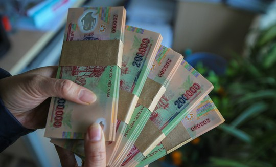 Ép phó chủ tịch huyện chuyển 300 triệu đồng, 1 phóng viên Tạp chí bị khởi tố