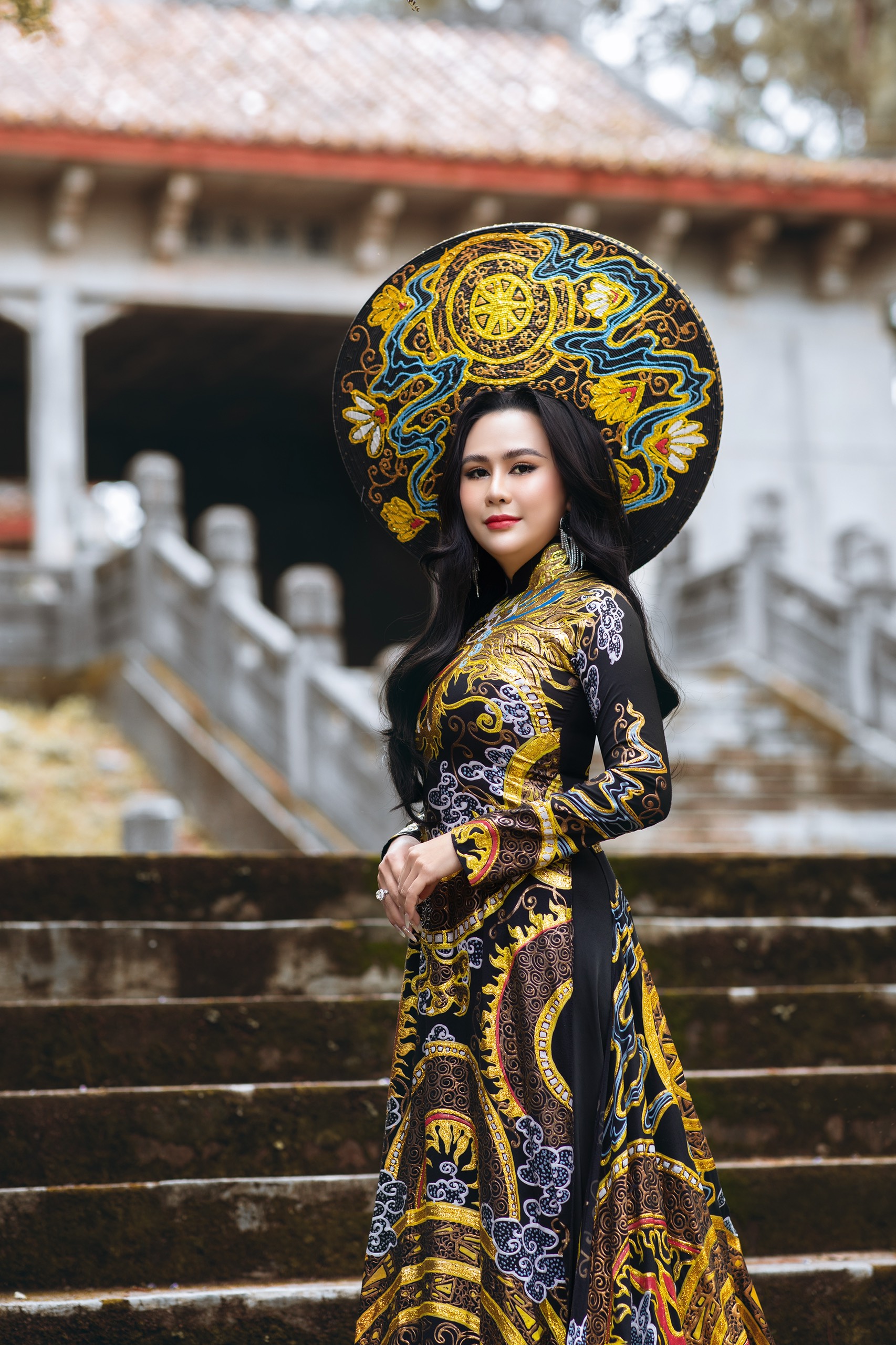 NTK Tommy Nguyễn làm bừng sáng nét đẹp thuần Việt - Ảnh 6.