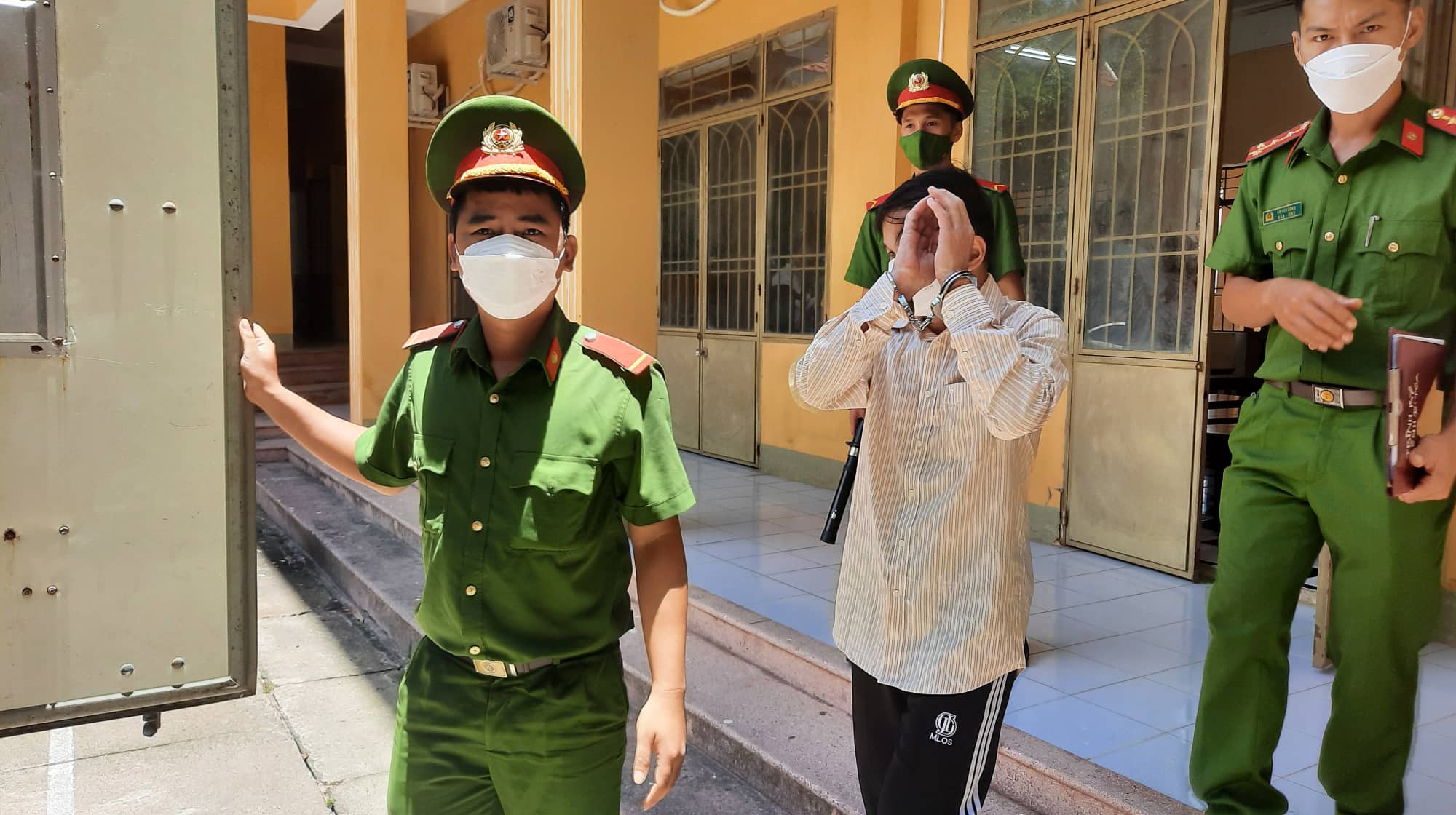 Lừa đảo, 2 cựu cán bộ ở Quảng Nam lãnh 19 năm tù