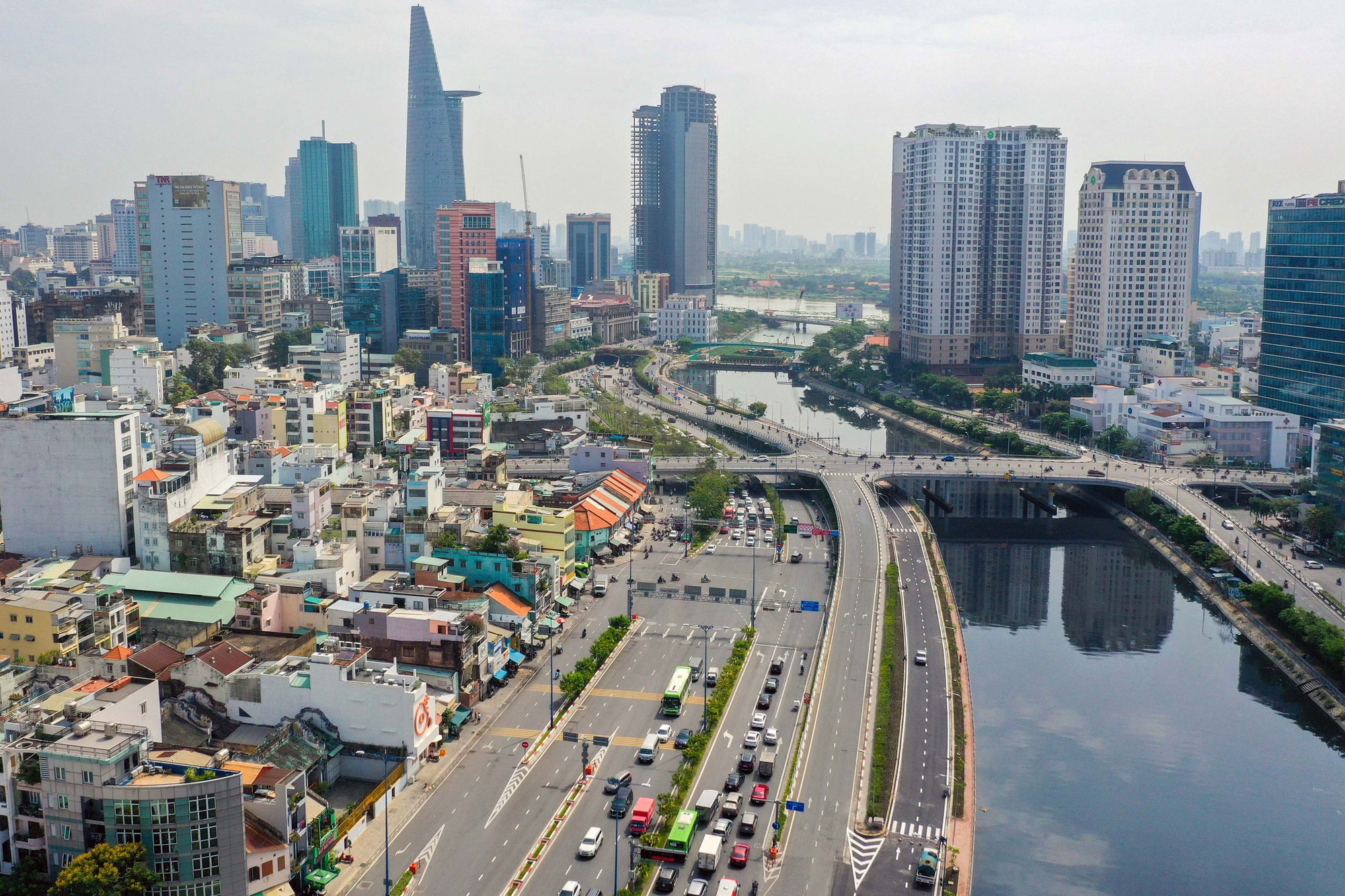 Lấn kênh, chiếm rạch ở TP HCM (*): Trăn trở về một thành phố đẹp - Ảnh 1.