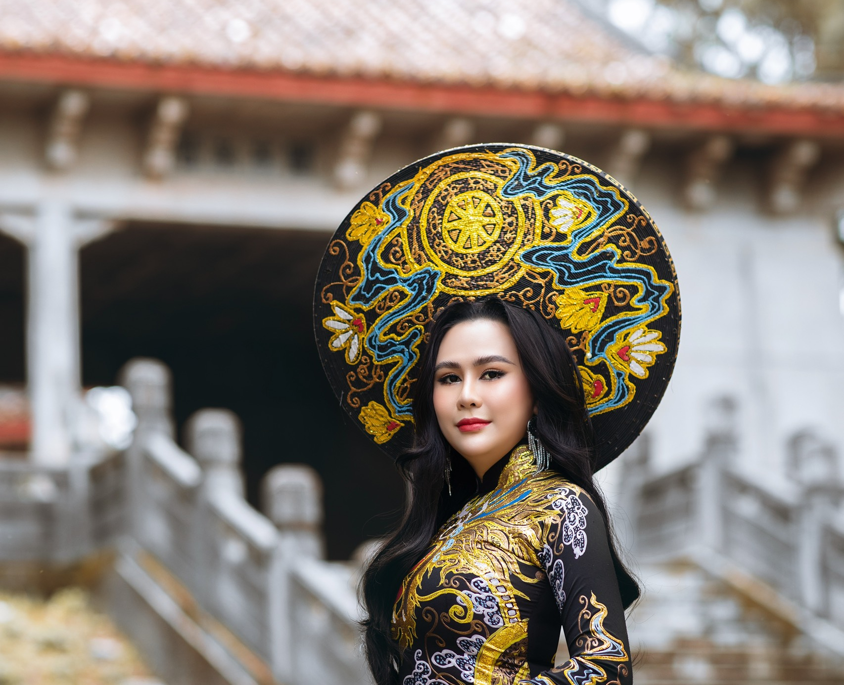NTK Tommy Nguyễn làm bừng sáng nét đẹp thuần Việt