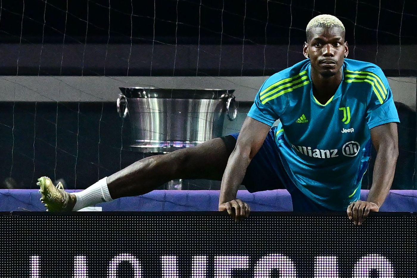Vận may chưa ngoảnh mặt với Paul Pogba