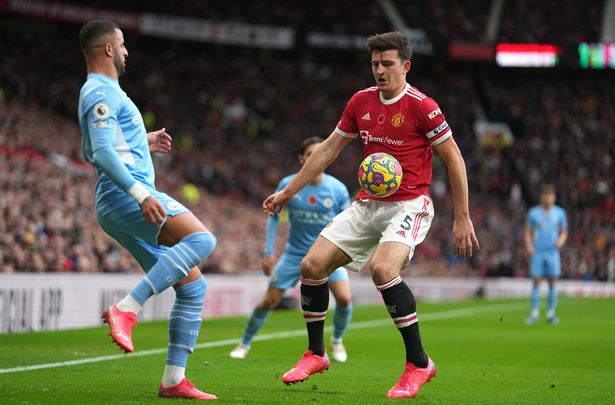 Kho&aacute;c &aacute;o Man United kh&ocirc;ng hề dễ - Ảnh 3.