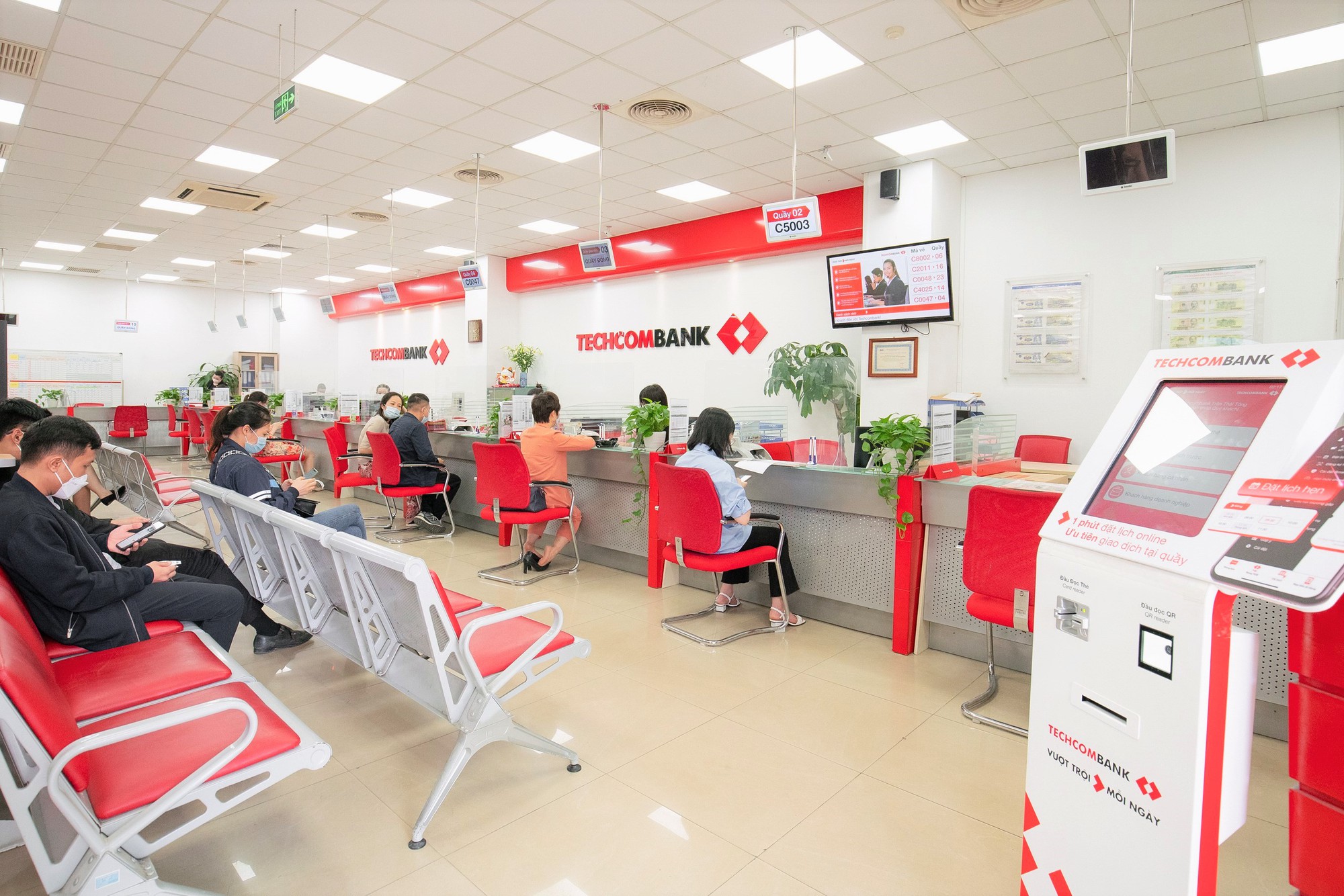 H&eacute; lộ bức tranh lợi nhuận qu&yacute; III, xuất hiện ng&acirc;n h&agrave;ng b&aacute;o l&atilde;i xấp xỉ 1 tỉ USD- Ảnh 1.