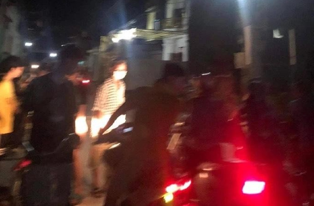 Nghi súng nổ sau va chạm giao thông, một phụ nữ nhập viện