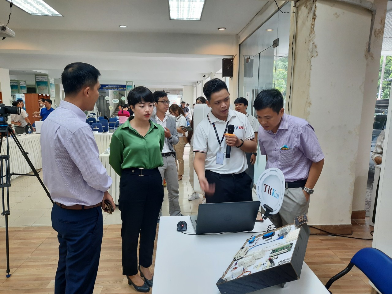 Cần sớm giải quyết b&agrave;i to&aacute;n chuyển đổi số - Ảnh 4.