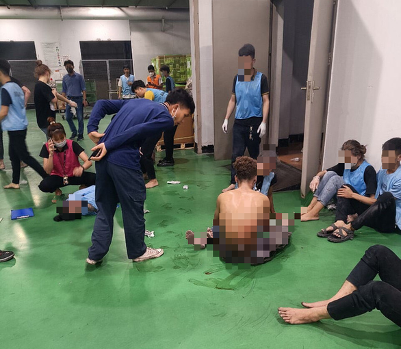 Hơn 30 c&ocirc;ng nh&acirc;n bị thương sau tiếng nổ lớn - Ảnh 2.