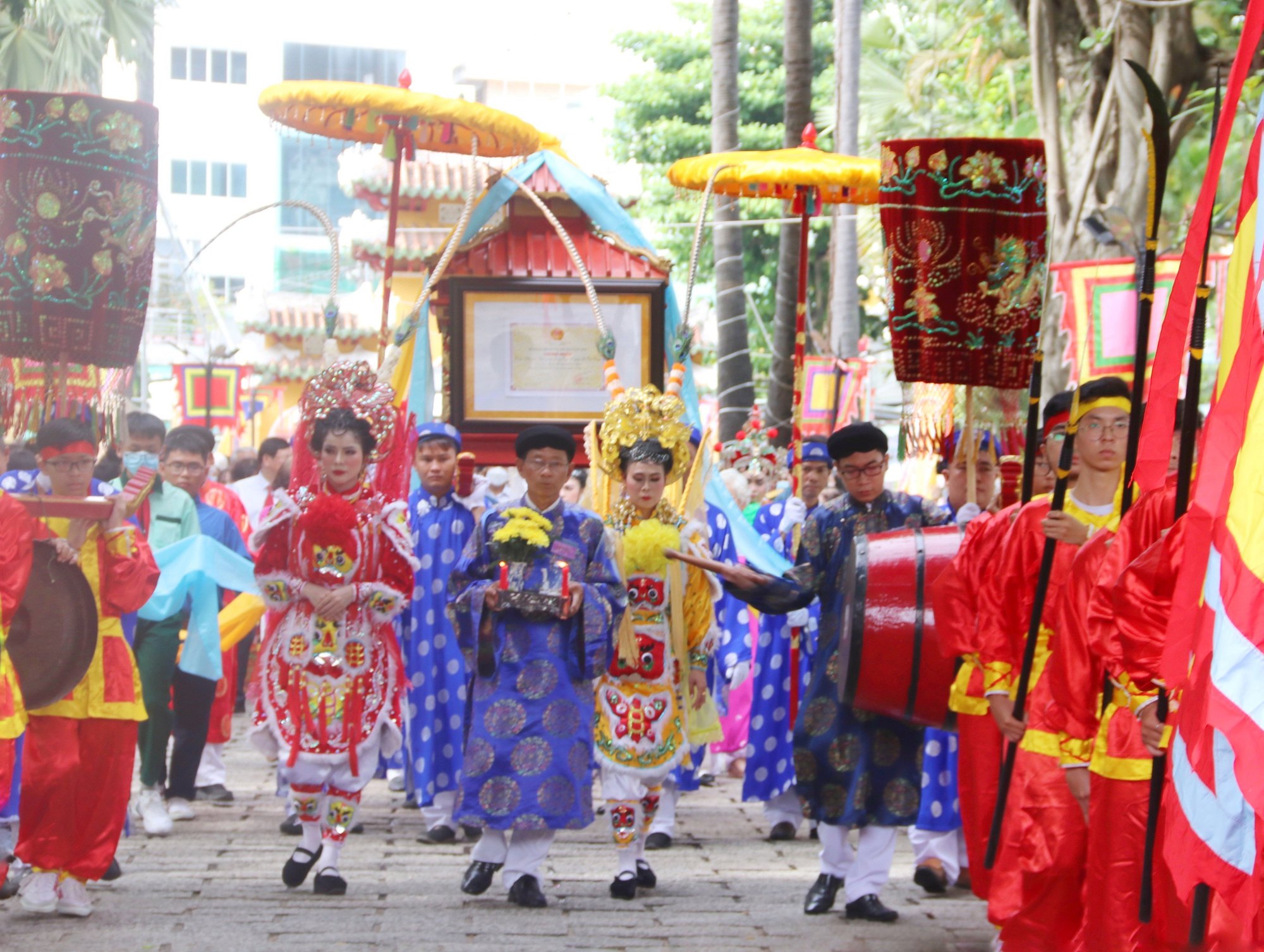 Thương dân, dân thờ