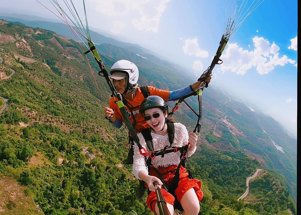 Bay dù lượn ngắm miền di sản Phong Nha - Kẻ Bàng