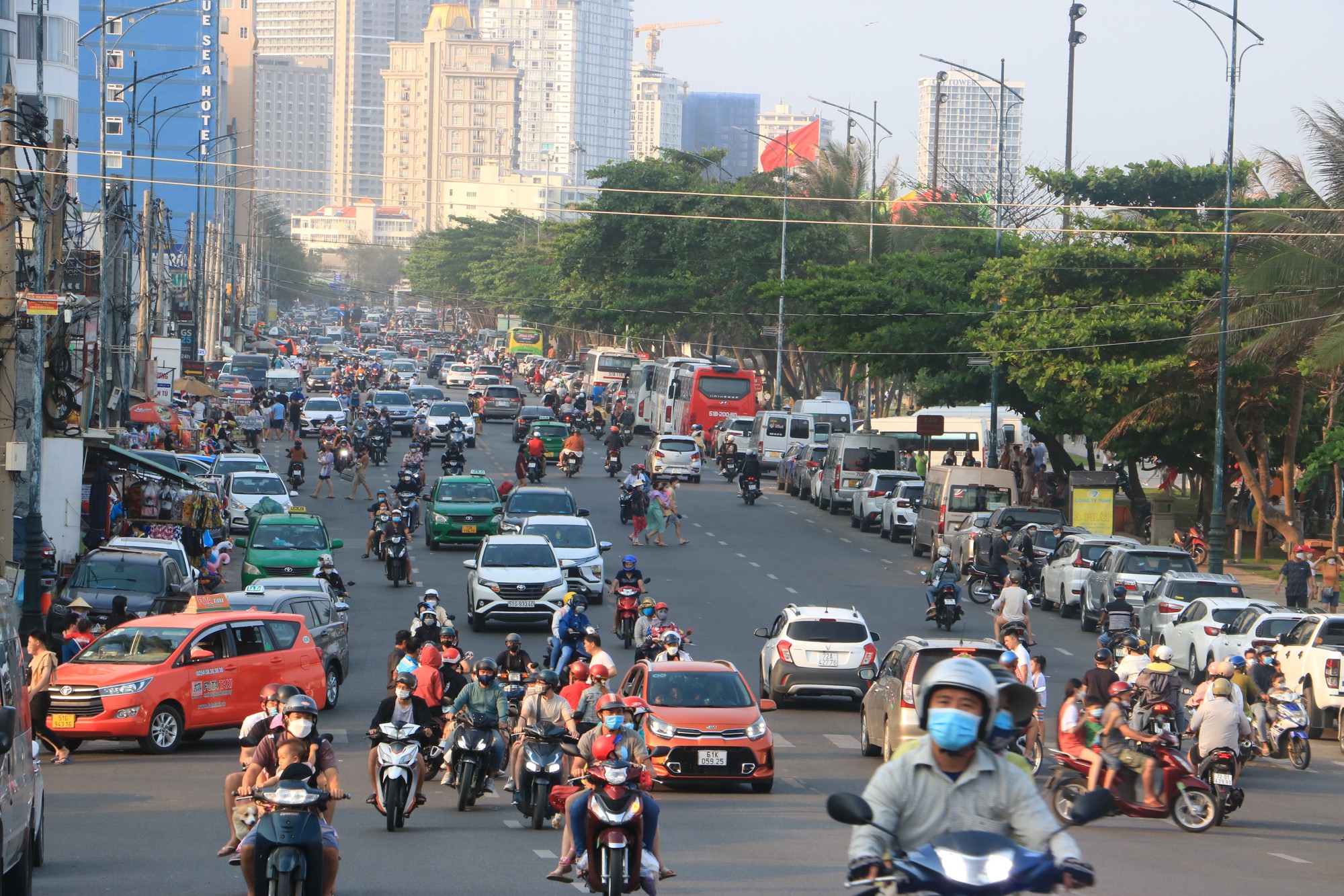 Du khách đến Vũng Tàu dịp lễ không lo mỏi mắt tìm chỗ đậu xe