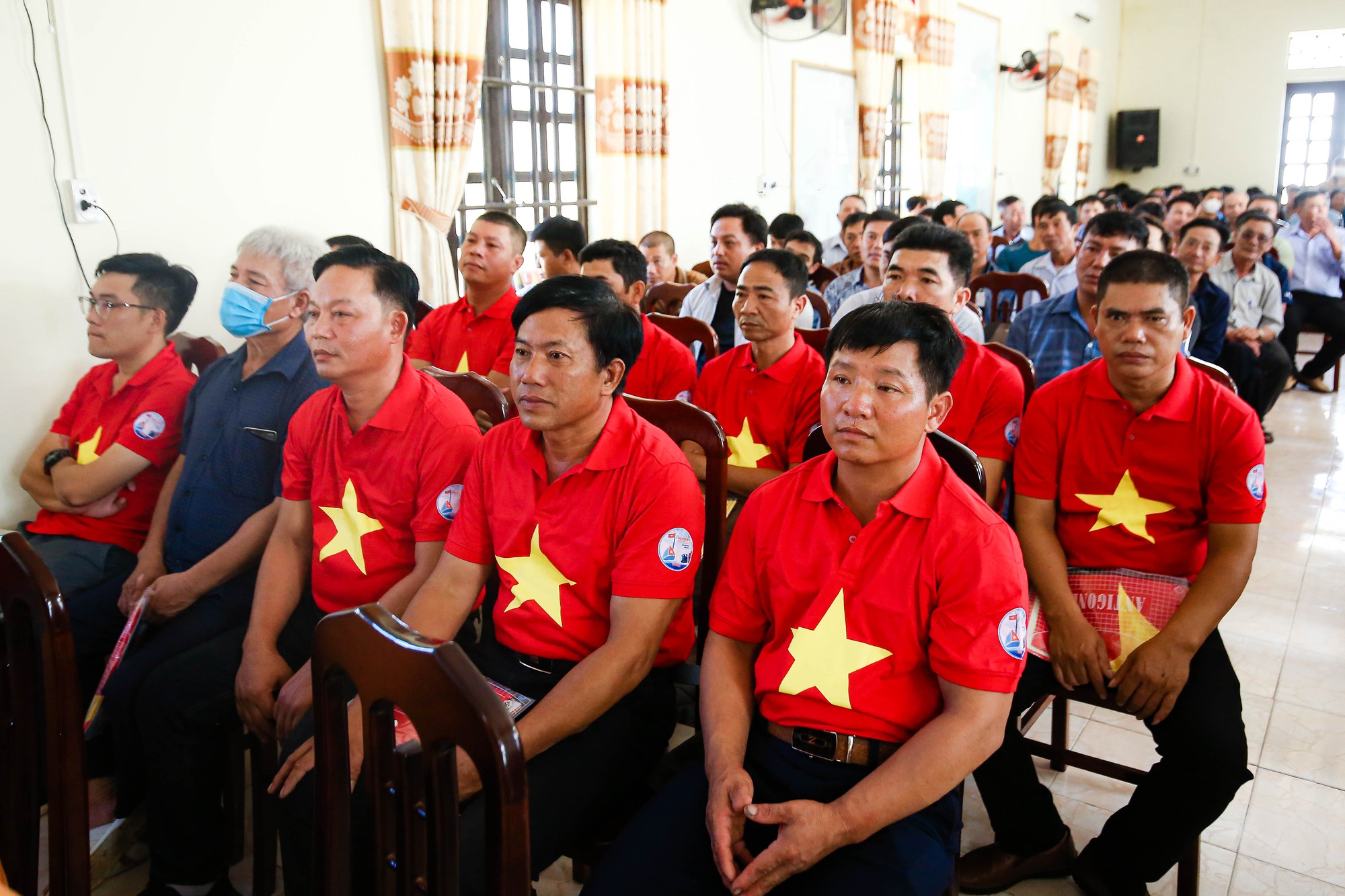 10.000 l&aacute; cờ Tổ quốc đến với ngư d&acirc;n Nam Định - Ảnh 5.